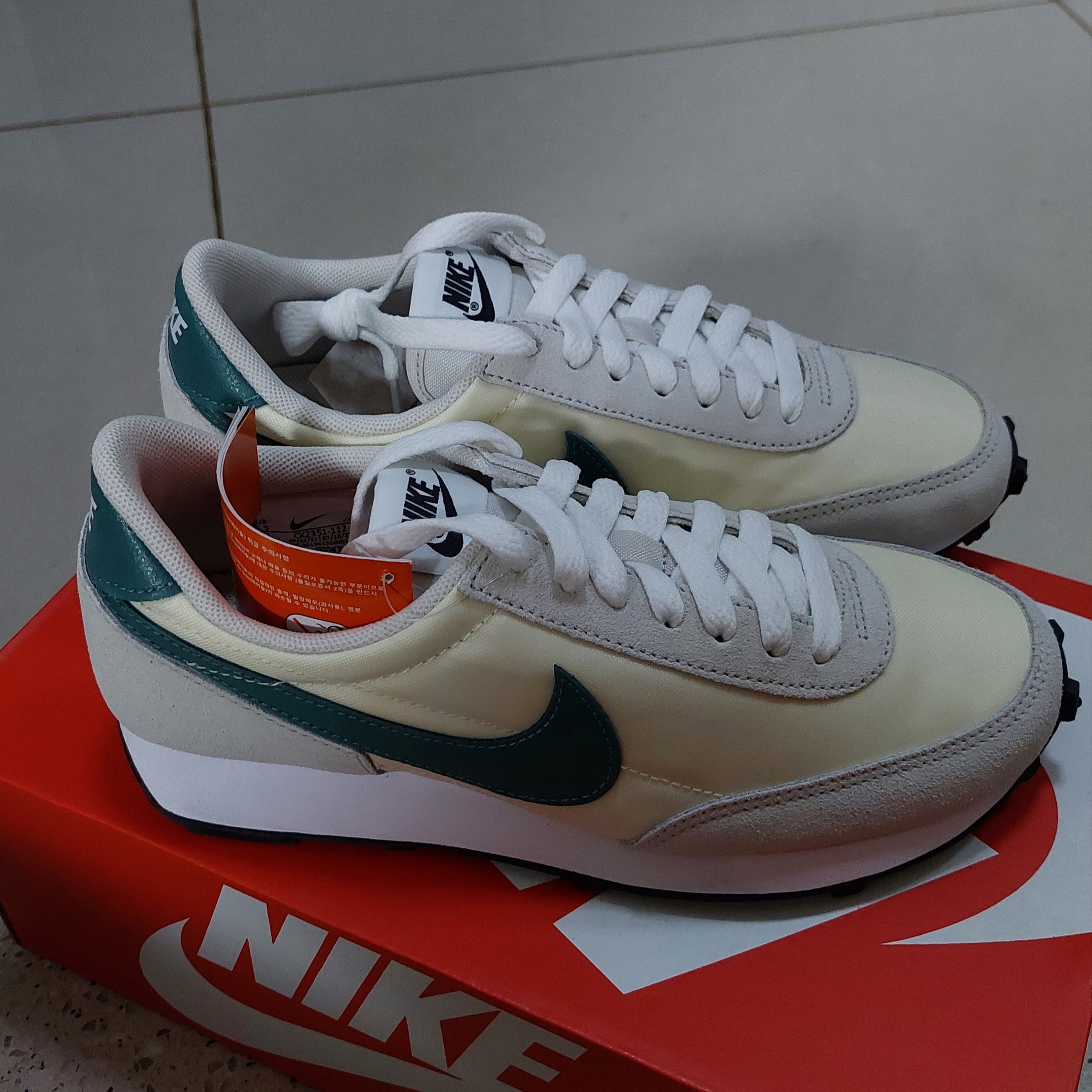(W) Nike Daybreak Coconut Milk Green 착용 스타일 - 4