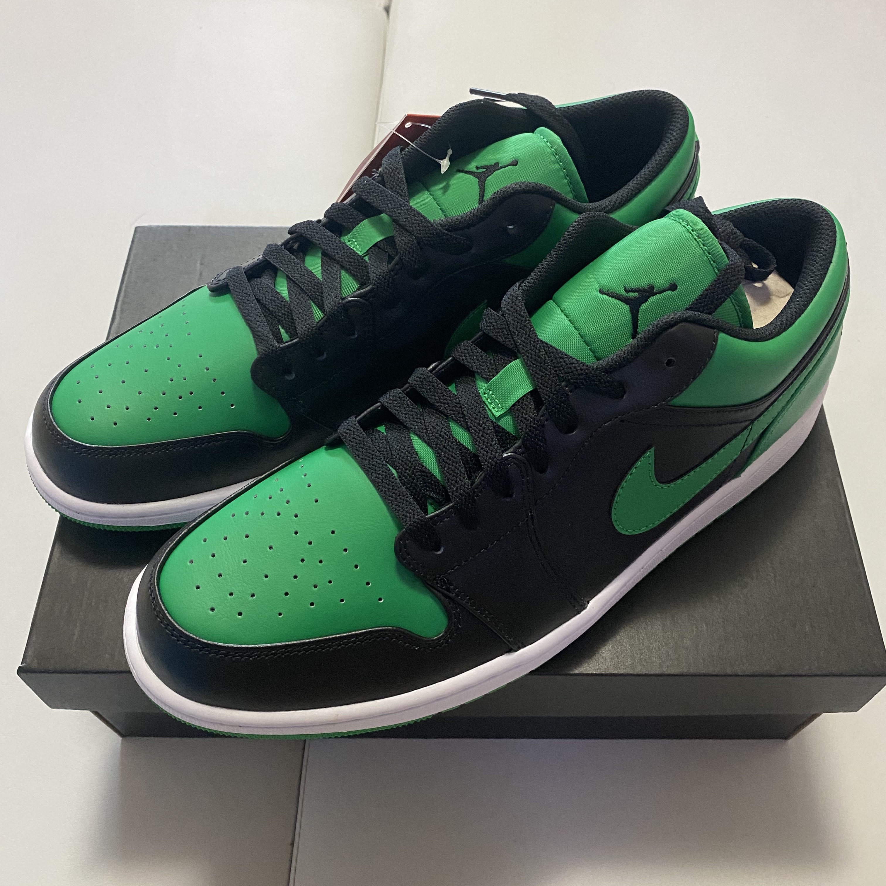 Jordan 1 Low Lucky Green 착용 스타일 - 1