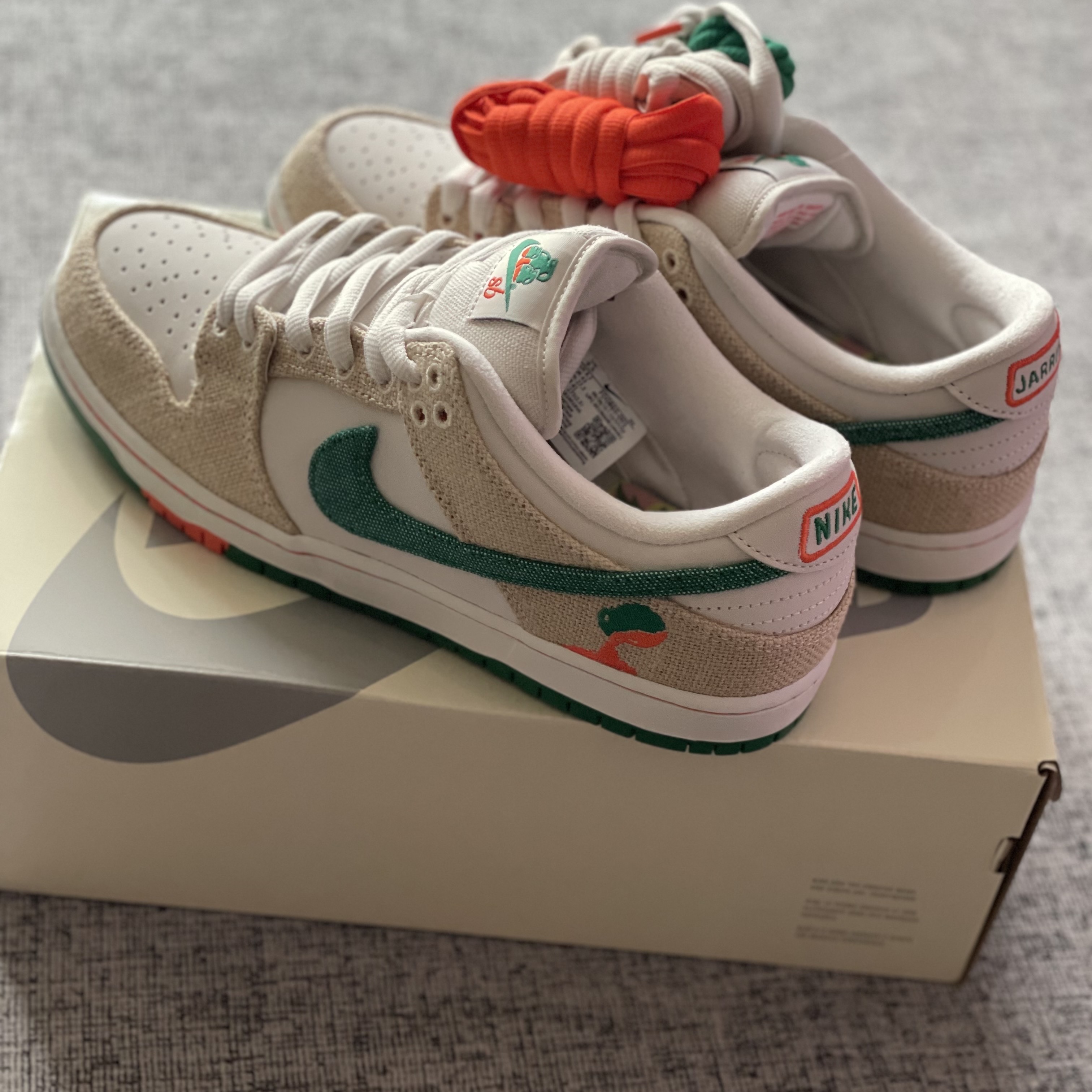 Nike x Jarritos SB Dunk Low Phantom and Malachite 착용 스타일 - 2