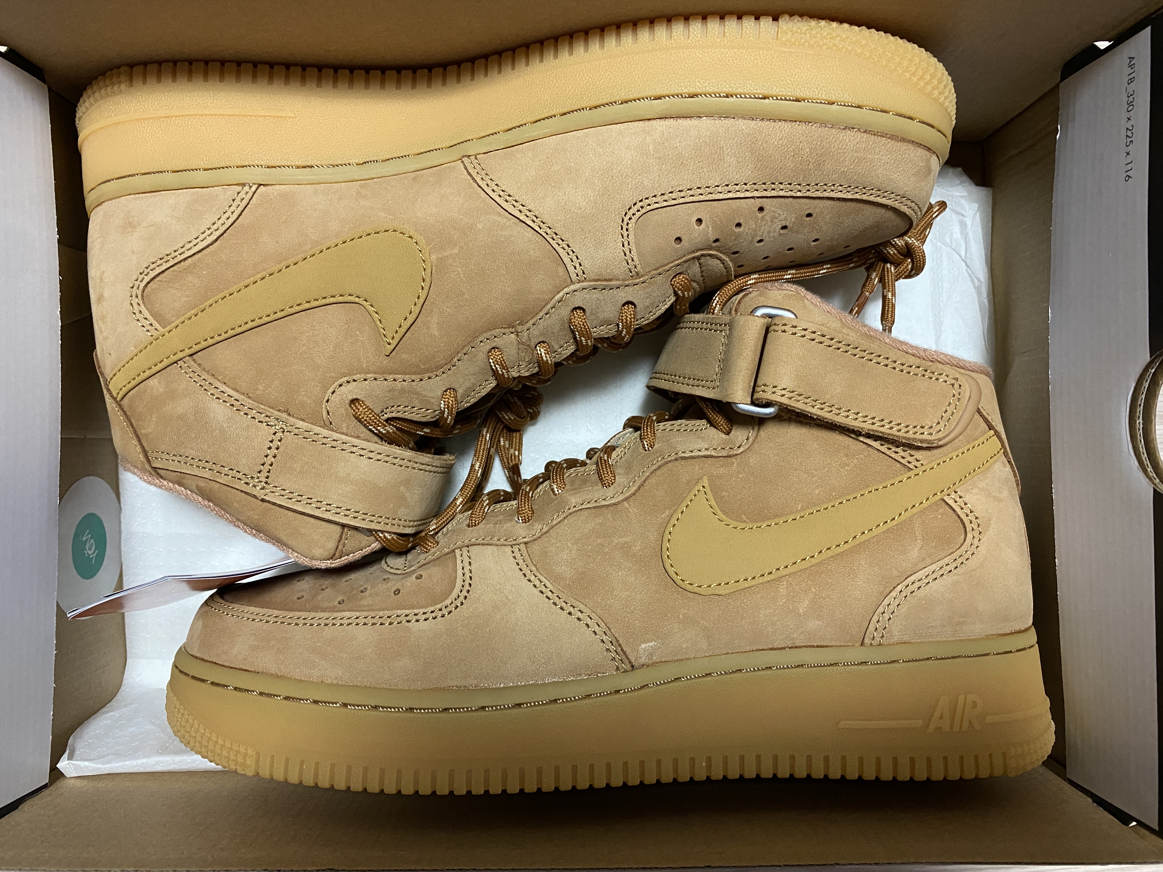 Nike Air Force 1 Mid '07 WB Flax 착용 스타일