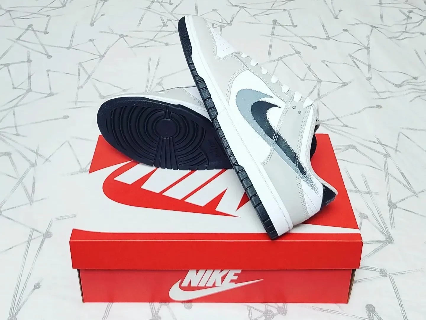 Nike Dunk Low Cool Grey White 착용 스타일 - 4