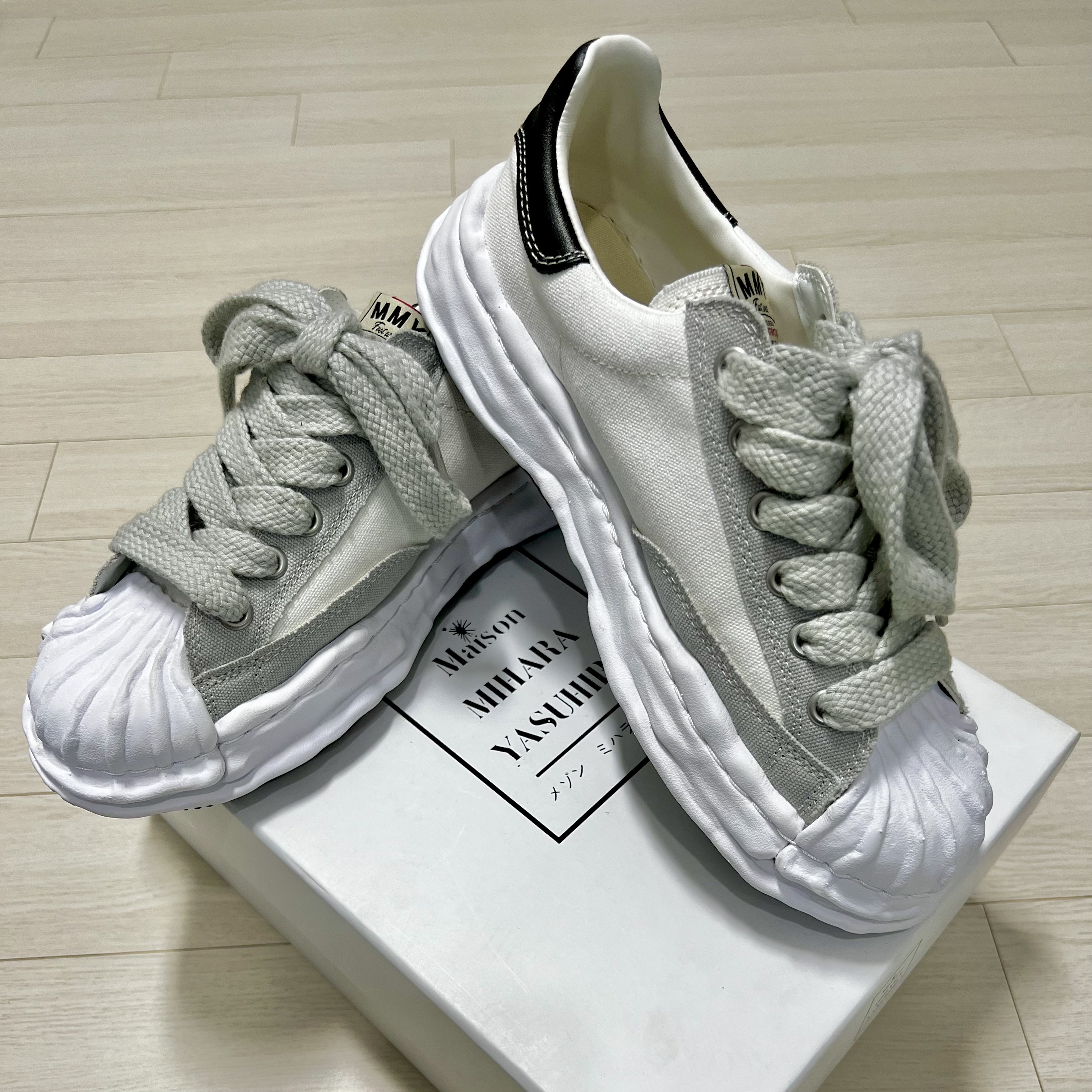 Maison Mihara Yasuhiro Blakey OG Sole Canvas Low-top Sneakers White 착용 스타일