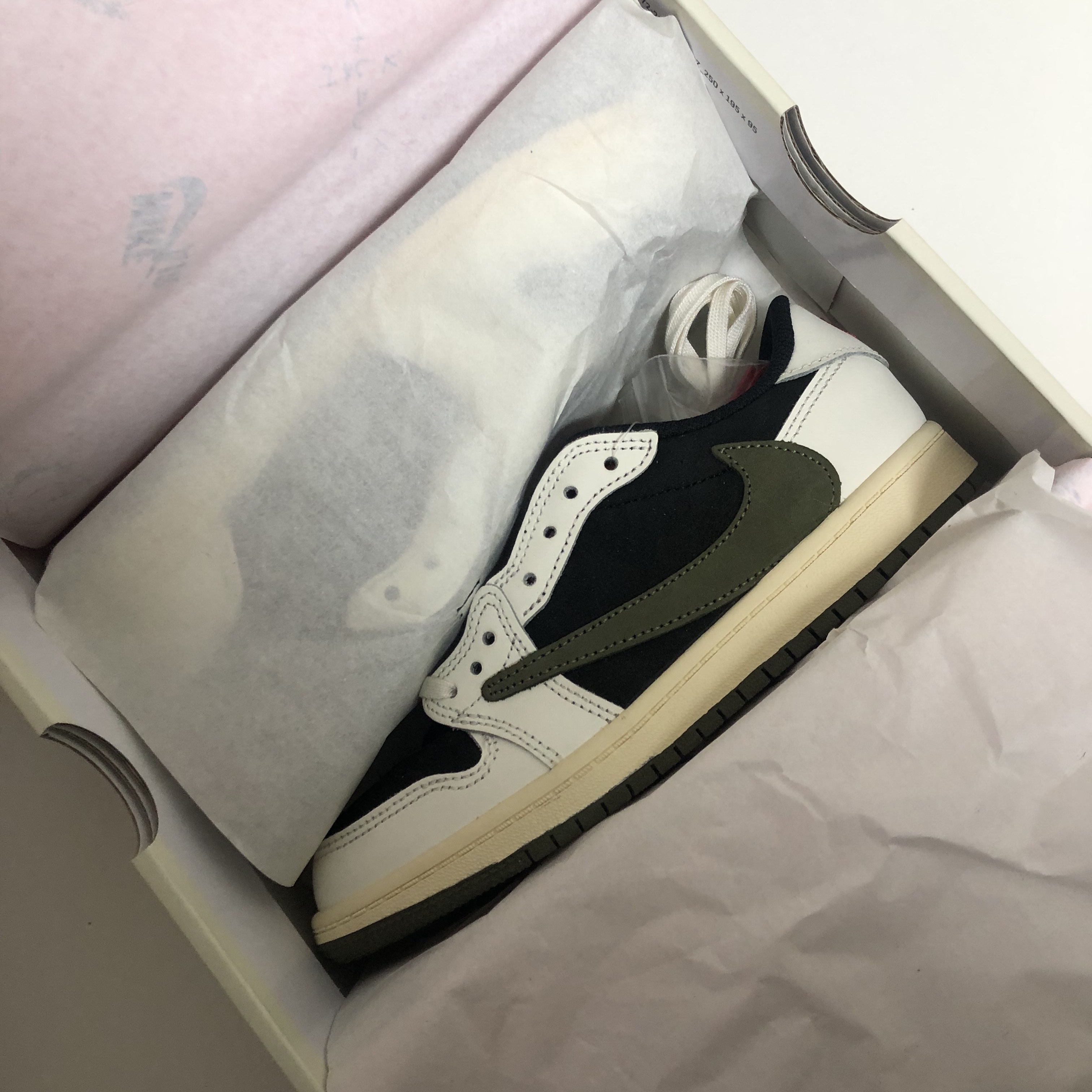 (PS) Jordan 1 x Travis Scott Retro Low OG SP Medium Olive 착용 스타일