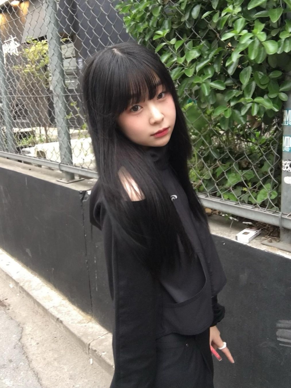Art Of Field Off The Shoulder Hooded Jacket Black, Adidas x Parley Superstar White 착용 스타일 - 3