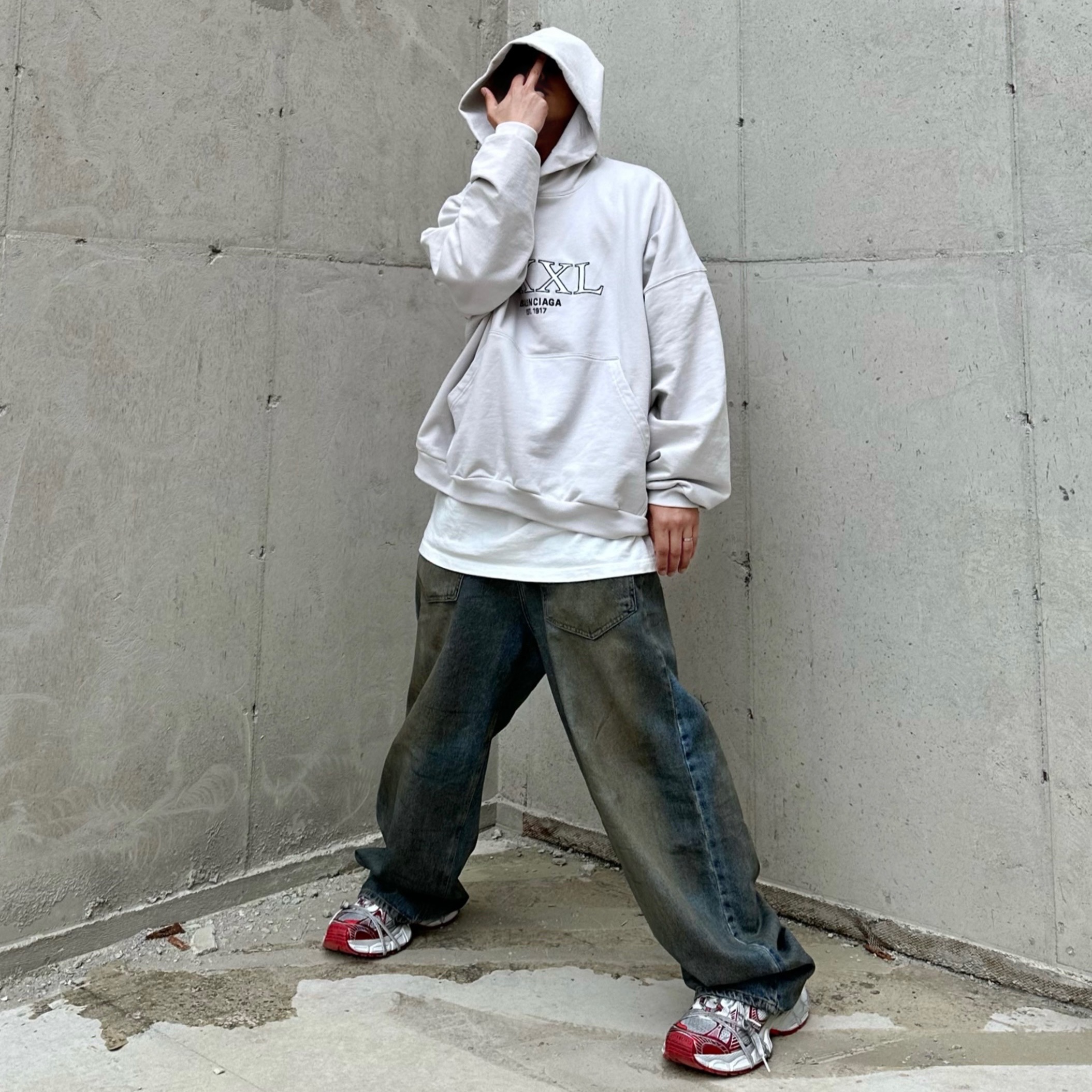 Balenciaga 3XL Sneakers White Red, Balenciaga 3XL Hoodie Large Fit Off White 착용 스타일