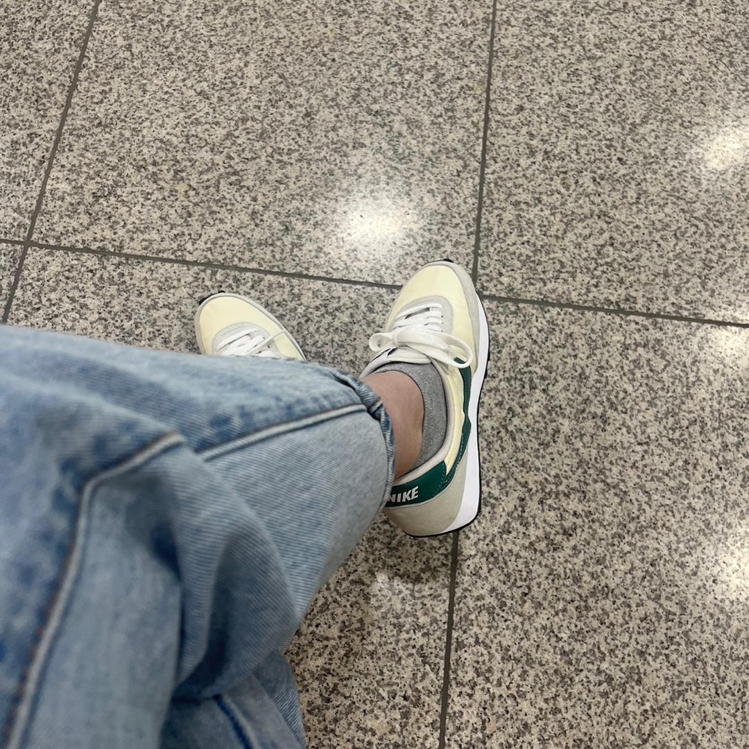 (W) Nike Daybreak Coconut Milk Green 착용 스타일