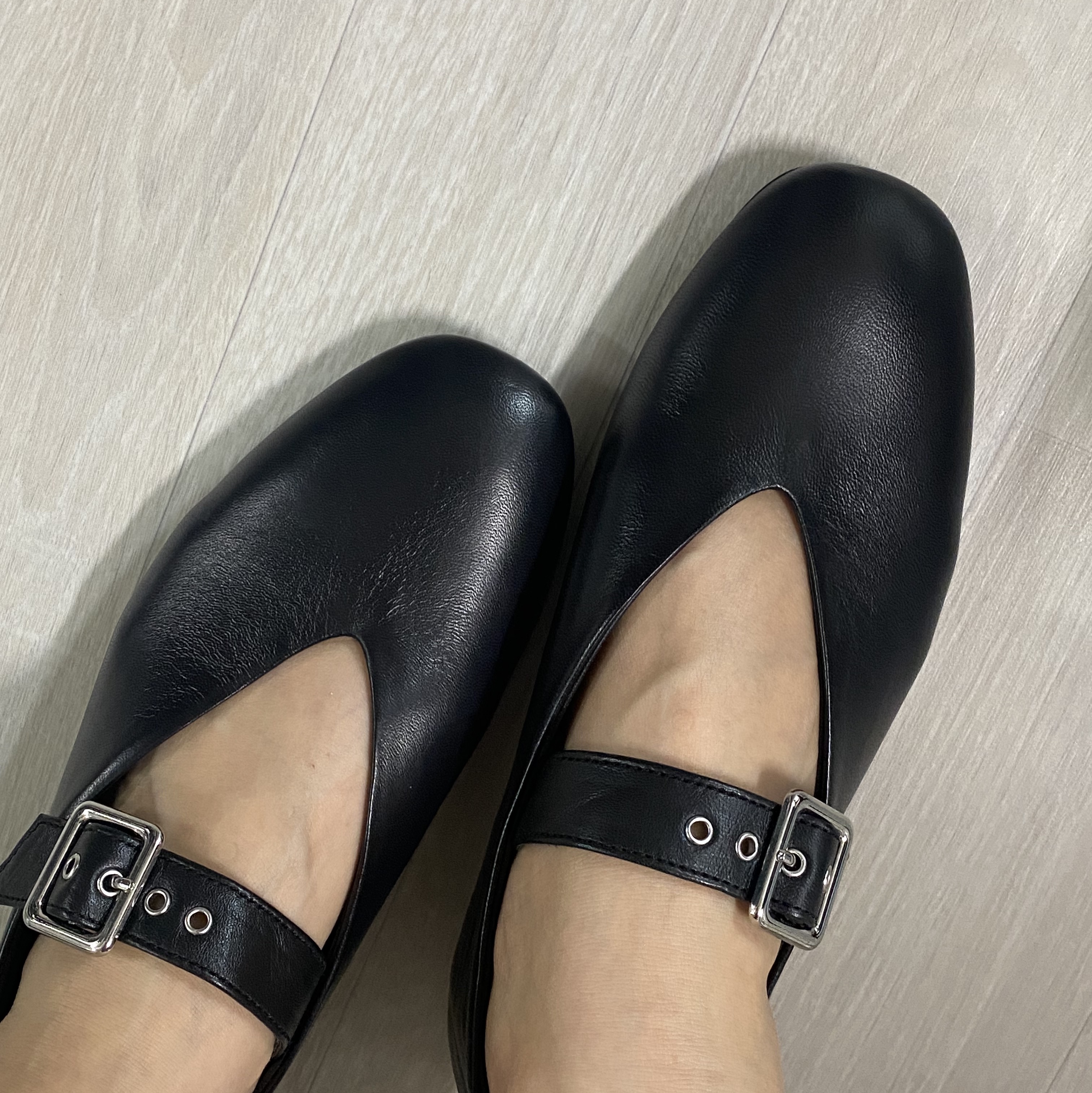 (W) COS Leather Mary Jane Flats Black 착용 스타일 - 2