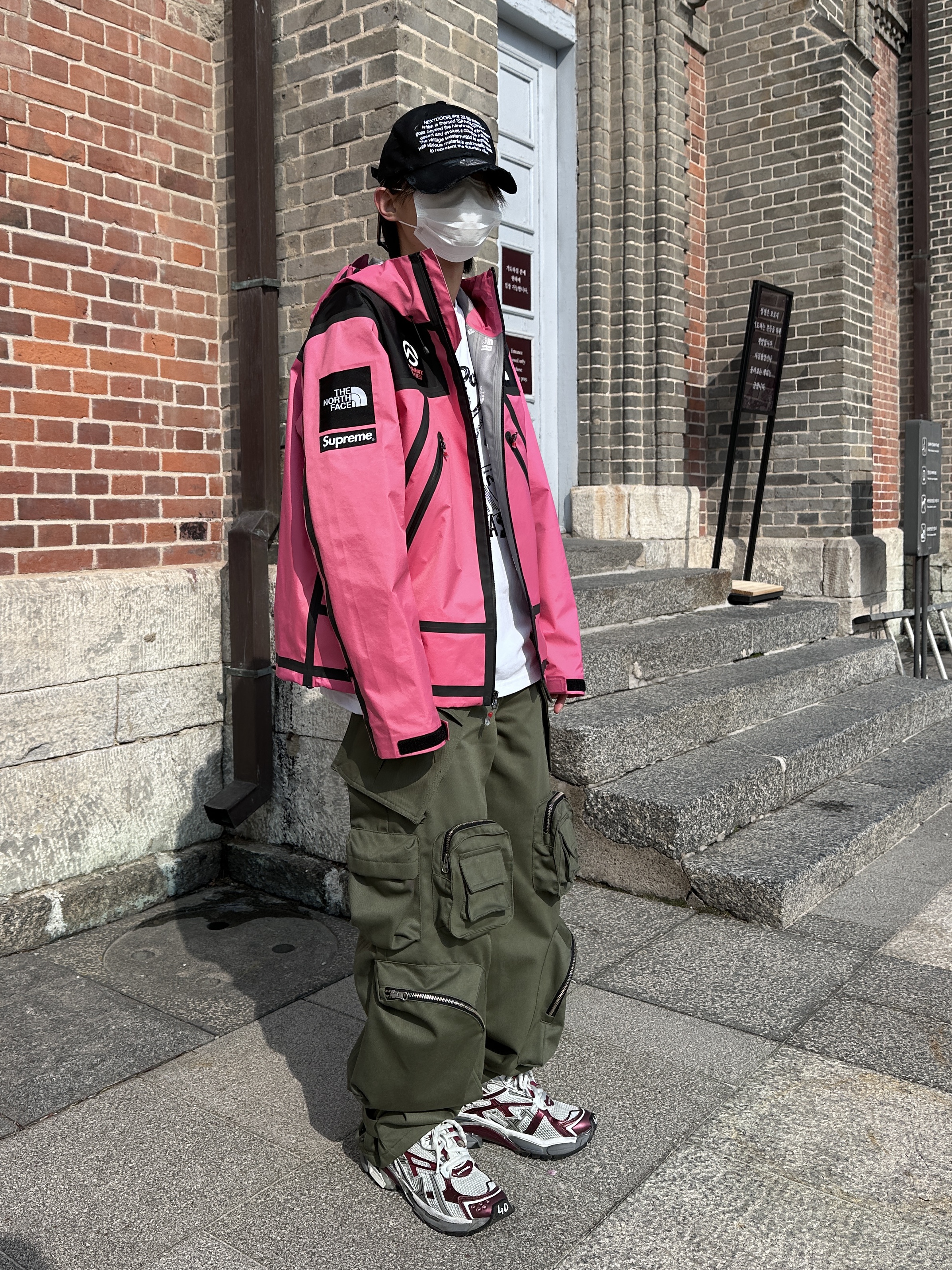 Supreme x The North Face Summit Series Outer Tape Seam Jacket Pink - 21SS, Apple AirPods Max Lightning Space Gray (Korean Ver.) 착용 스타일 - 2