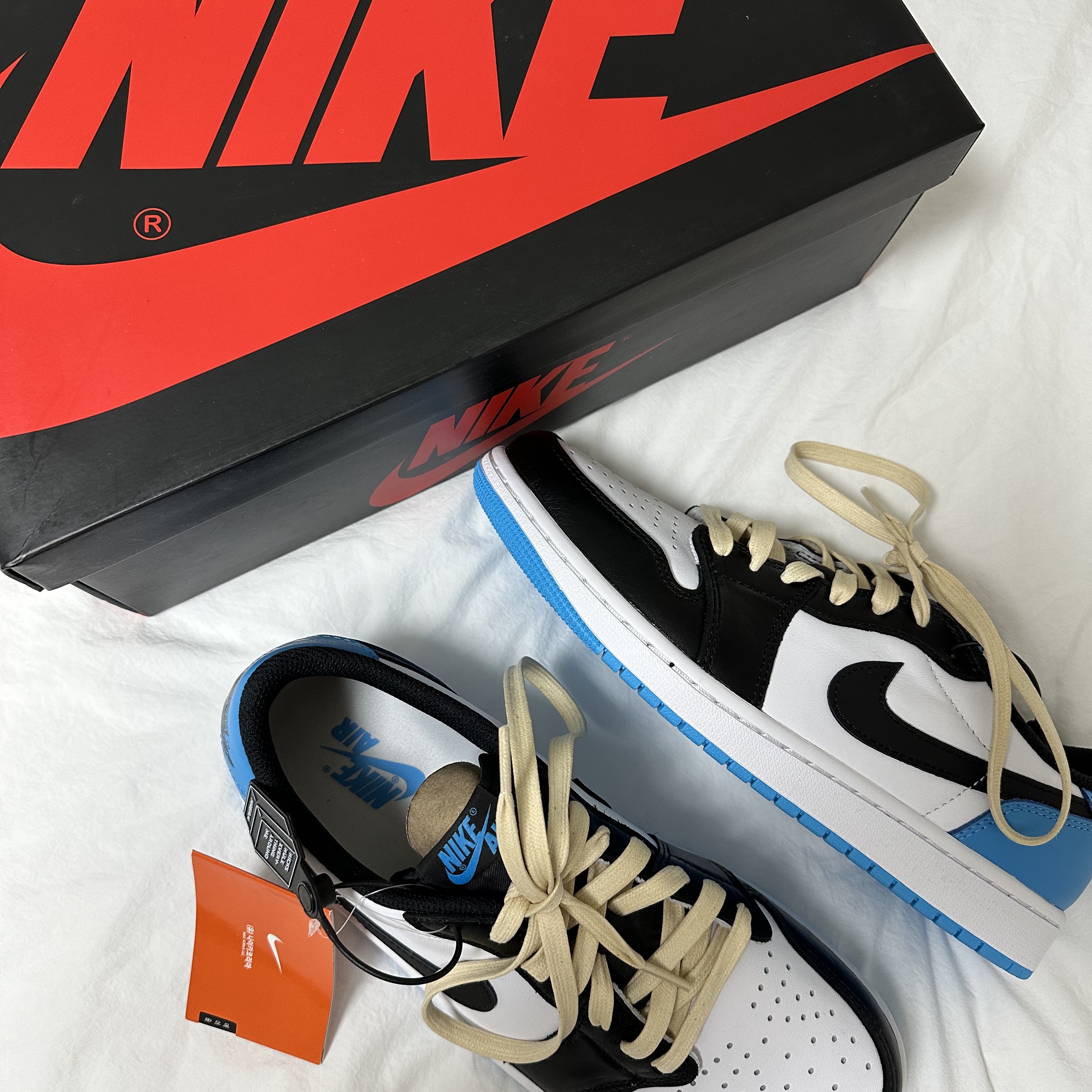 Jordan 1 Retro Low OG Black and Dark Powder Blue 착용 스타일