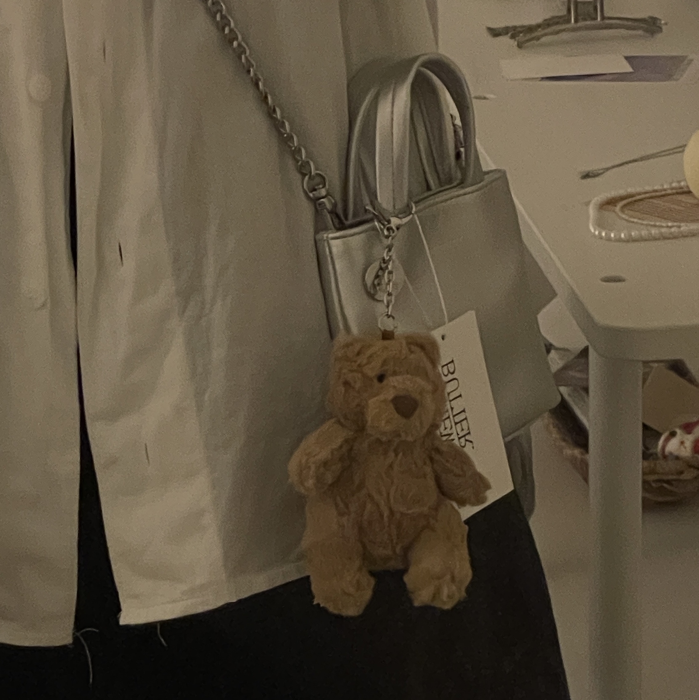 Jellycat Bartholomew Bear Bag Charm Brown 착용 스타일