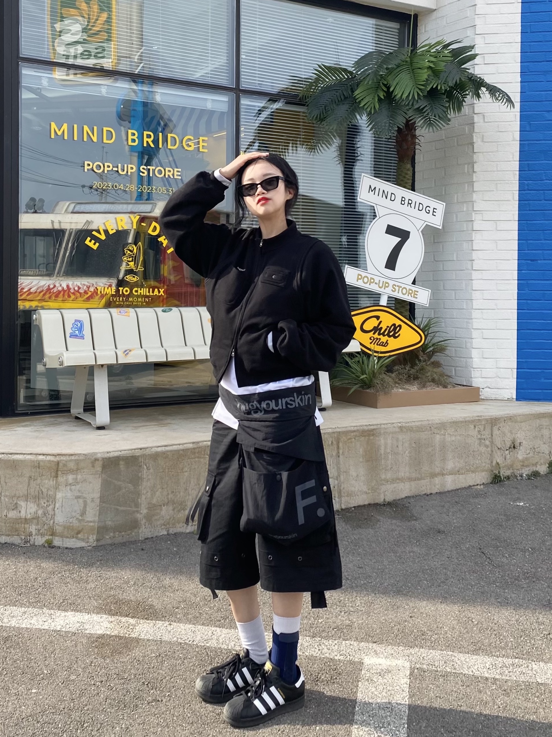 Adidas Superstar Core Black White 착용 스타일