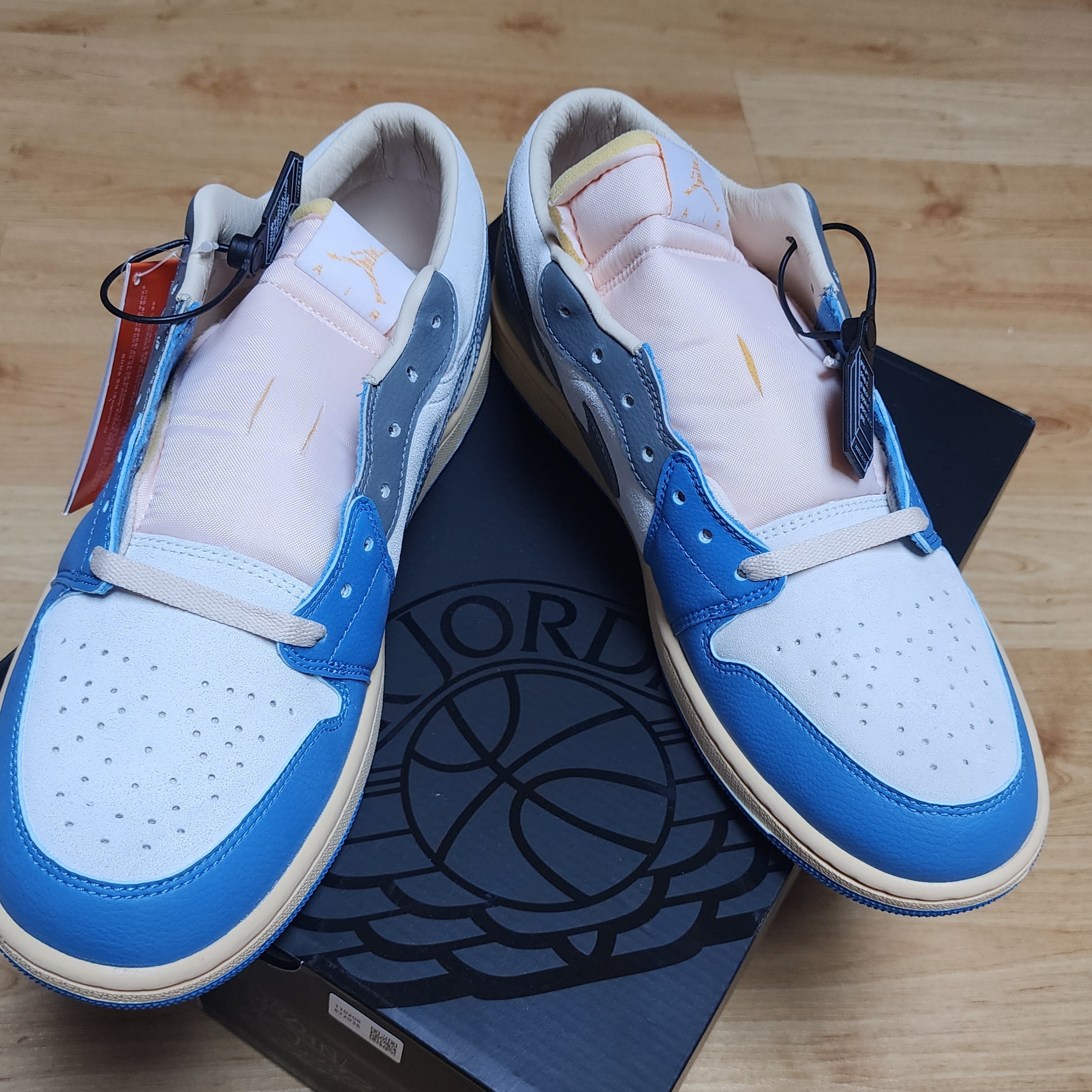 Jordan 1 Low SE Tokyo 96 착용 스타일 - 3