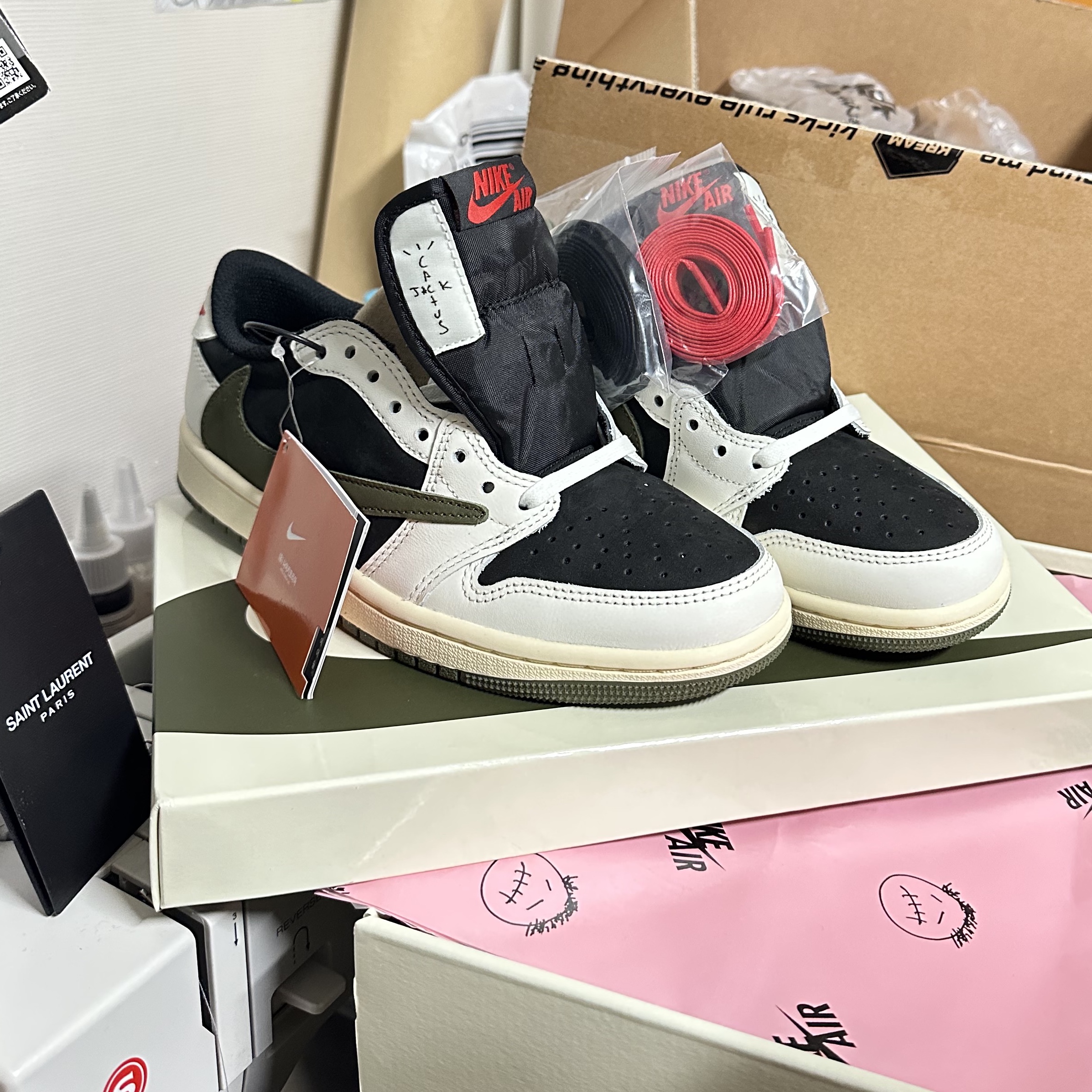 (W) Jordan 1 x Travis Scott Retro Low OG SP Medium Olive 착용 스타일