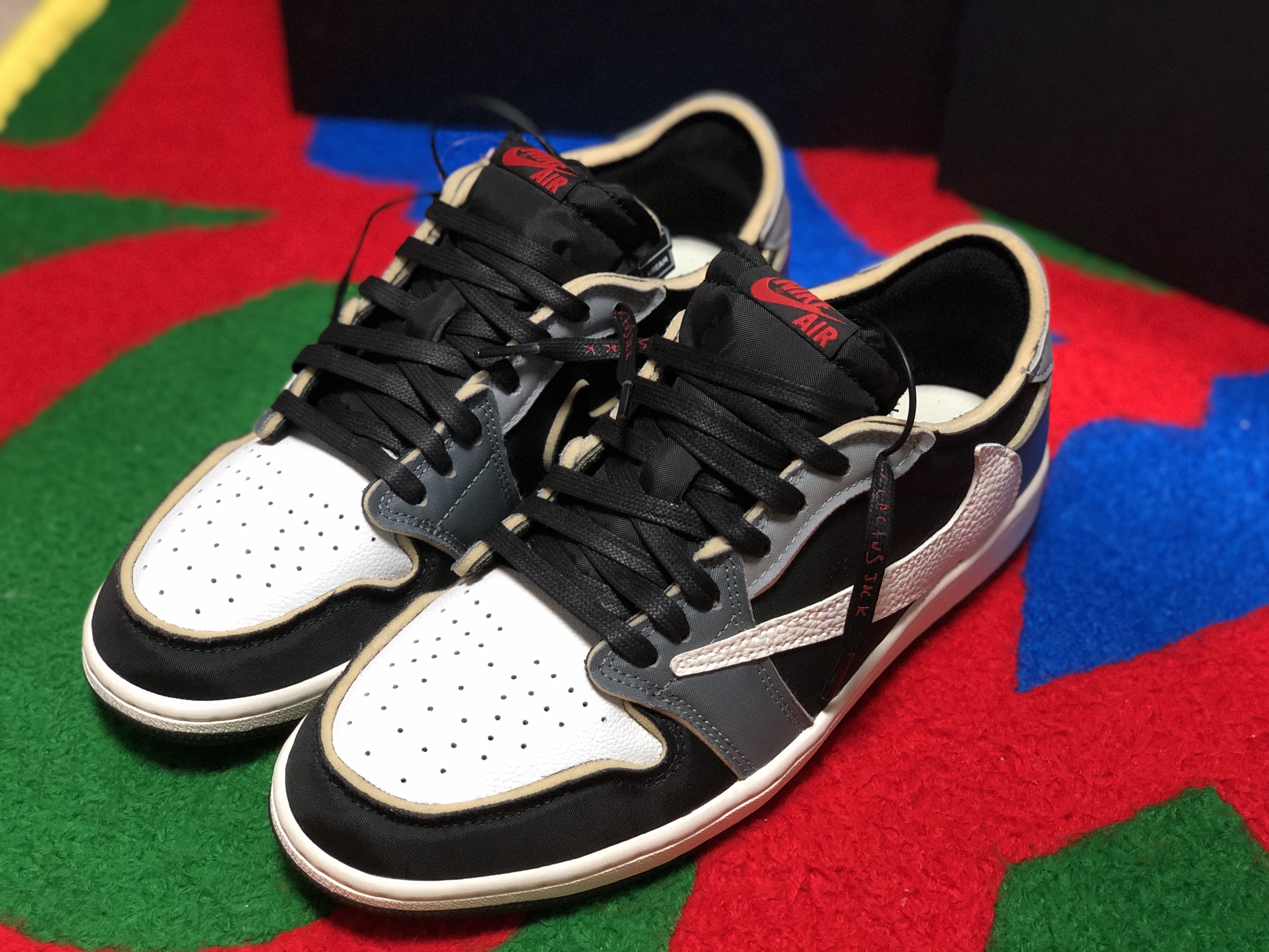 Jordan 1 Retro Low OG EX Black and Smoke Grey 착용 스타일 - 1