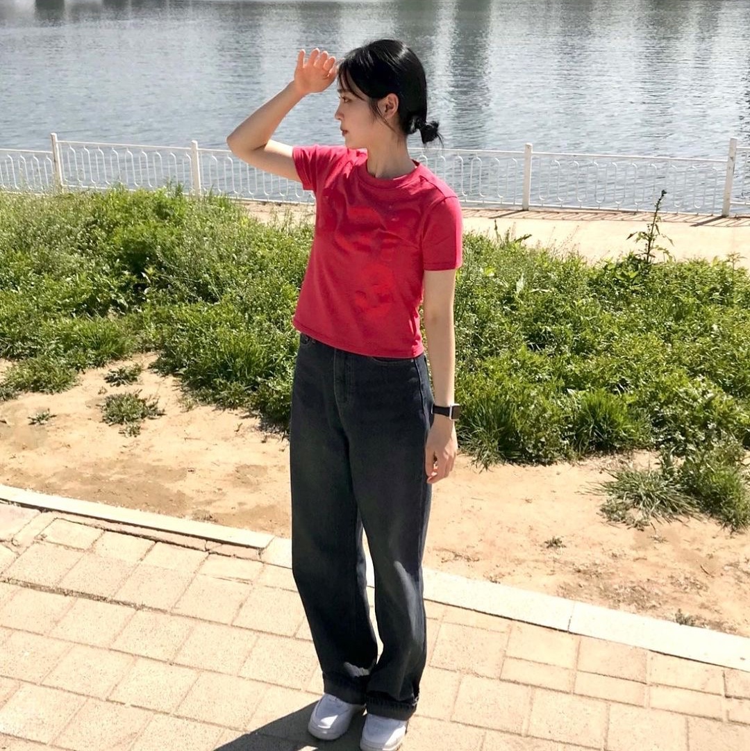 [예약 배송][KREAM 단독] Safarispot 1/2 Basic Safari T-Shirt Red 착용 스타일 - 3