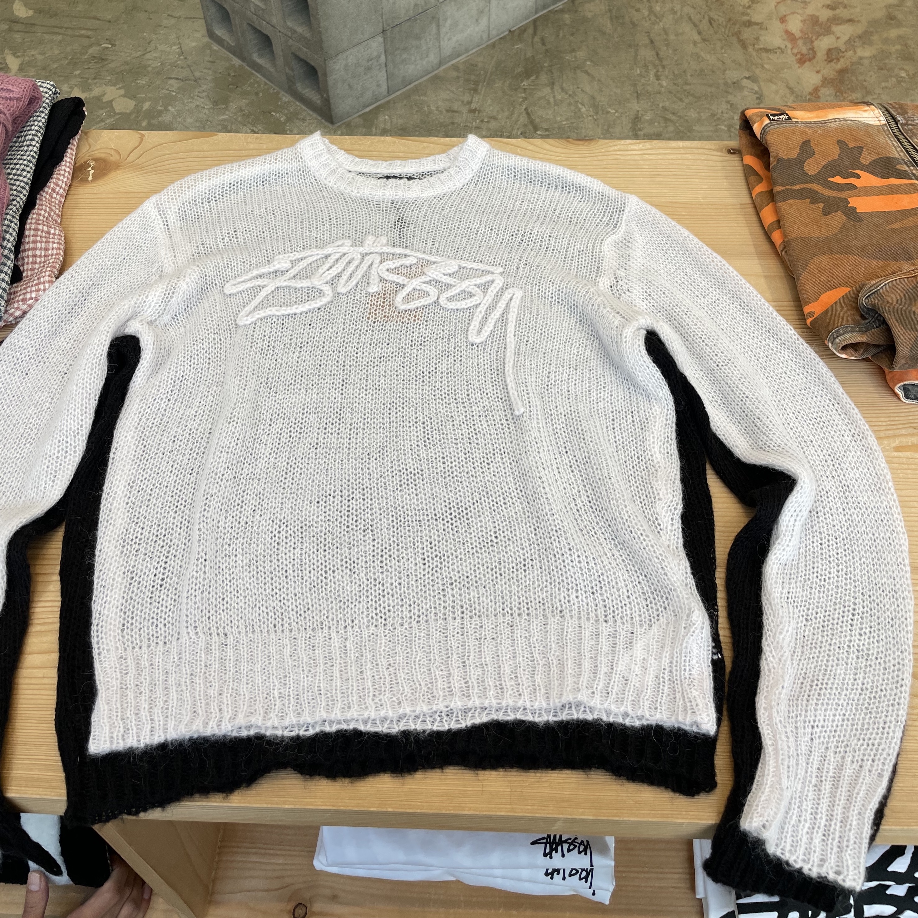 Stussy Loose Knit Logo Sweater Bone 착용 스타일
