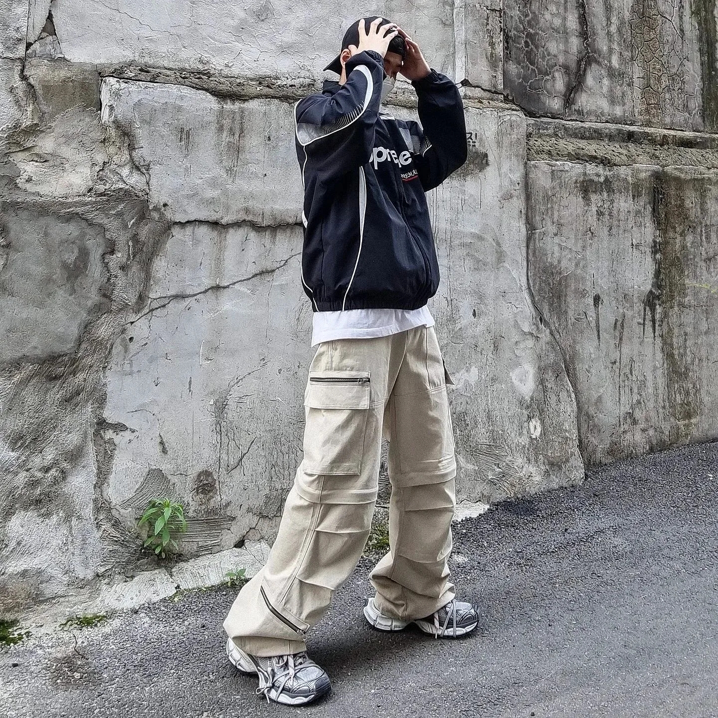 Balenciaga 3XL Sneakers Grey White Red, Supreme x Umbro Track Jacket Black - 22SS 착용 스타일 - 1