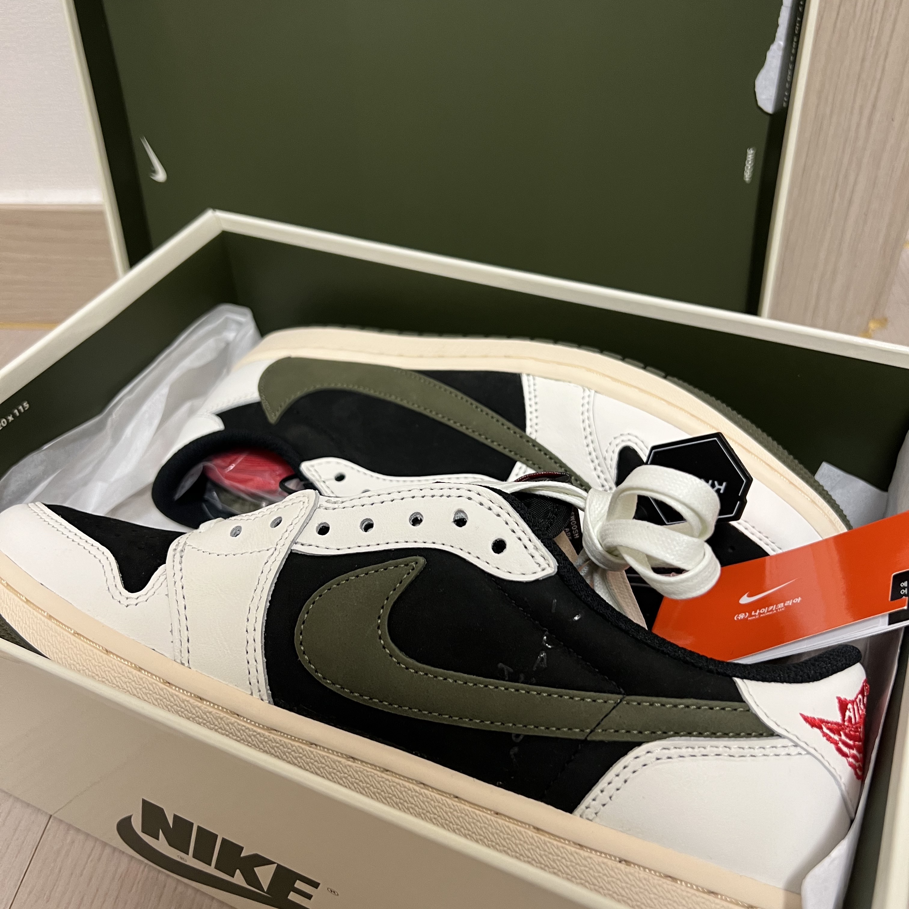(W) Jordan 1 x Travis Scott Retro Low OG SP Medium Olive 착용 스타일