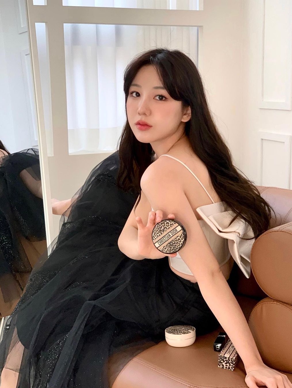 Dior Mitzah Limited Edition Forever Couture Perfect Cushion 0N Neutral Glow Finish 착용 스타일