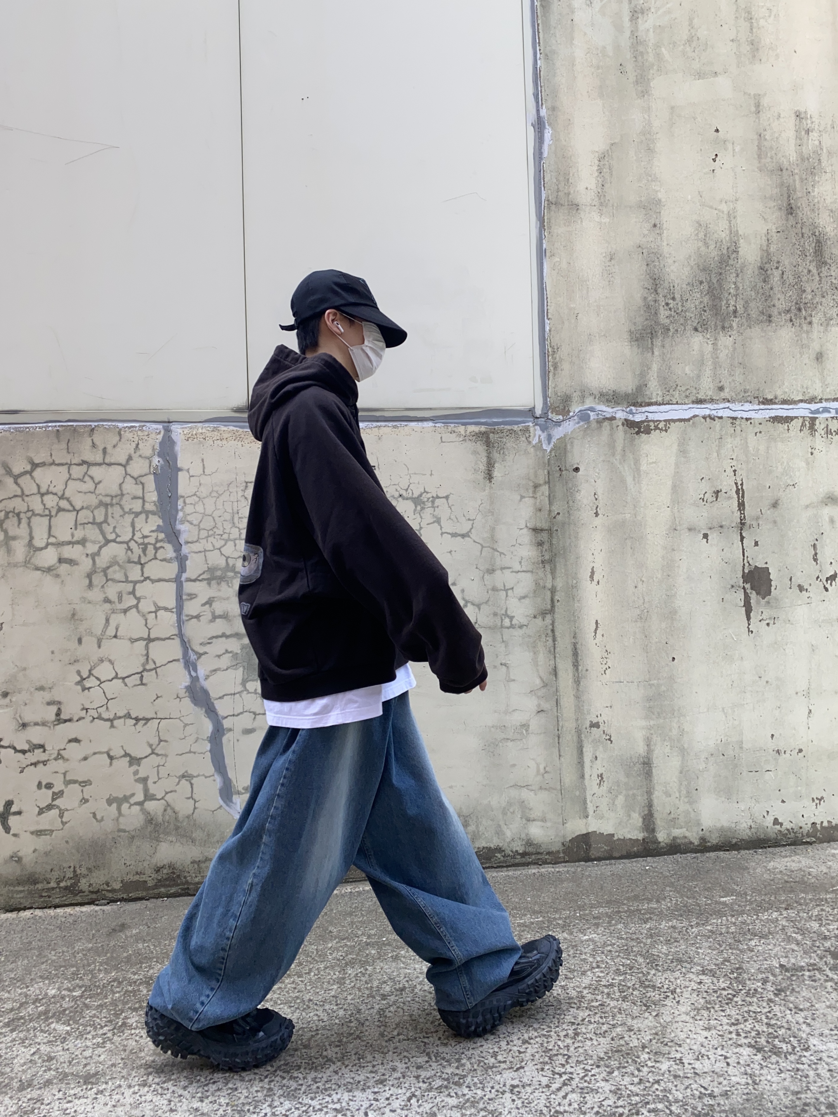 Project G/R Mind Slaughter Vintage Washeed Hoodie Black, Balenciaga Defender Sneakers Black 착용 스타일 - 3