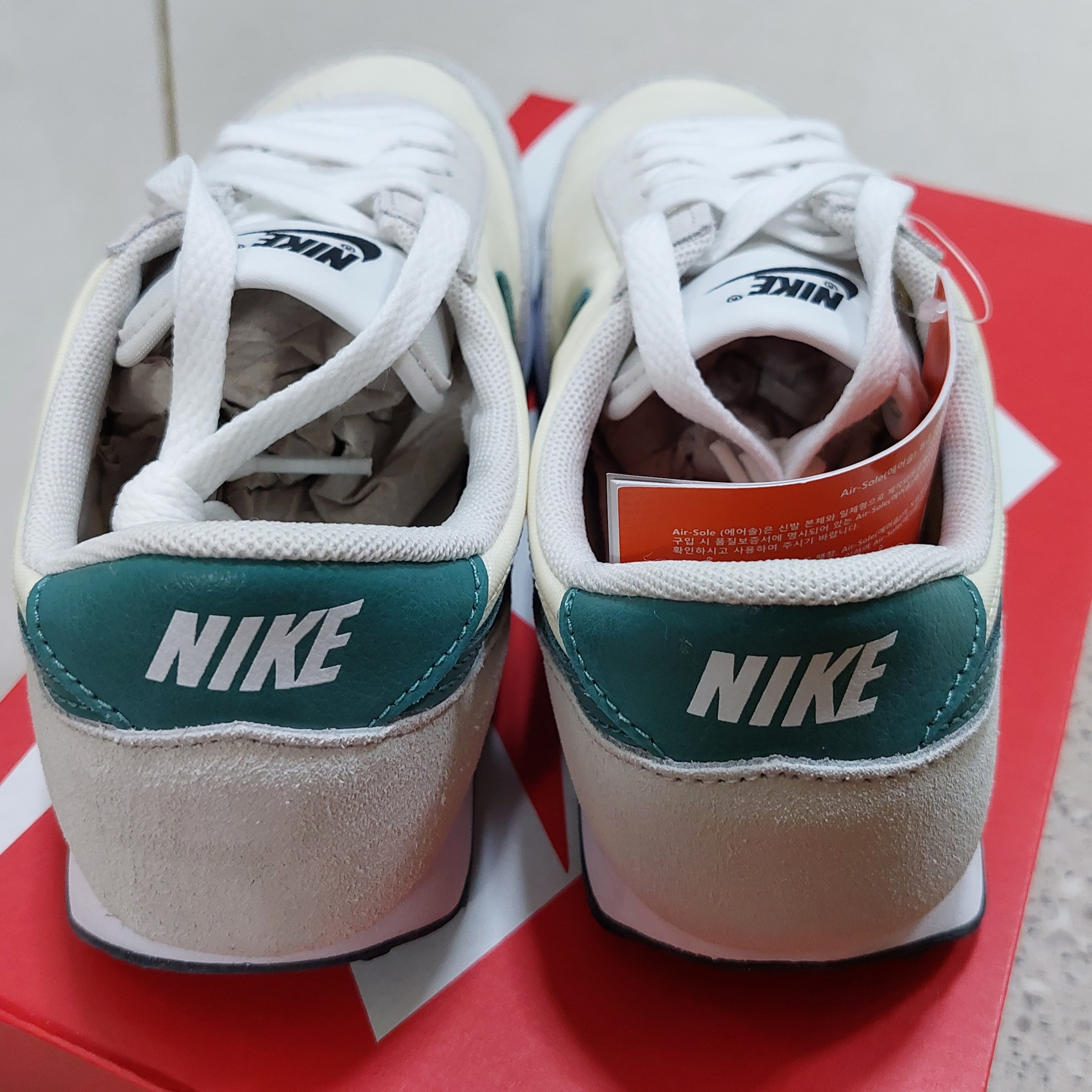 (W) Nike Daybreak Coconut Milk Green 착용 스타일 - 3