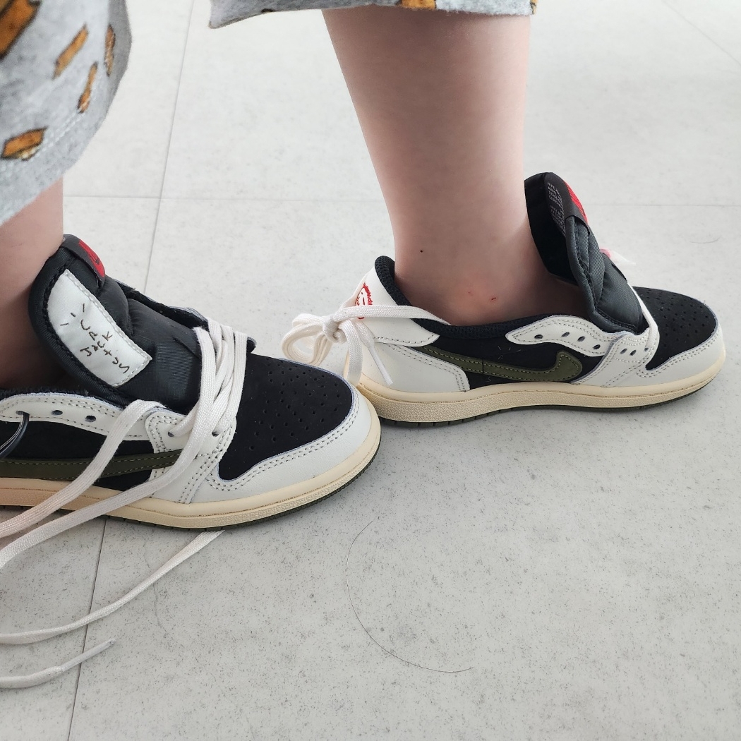 (PS) Jordan 1 x Travis Scott Retro Low OG SP Medium Olive 착용 스타일