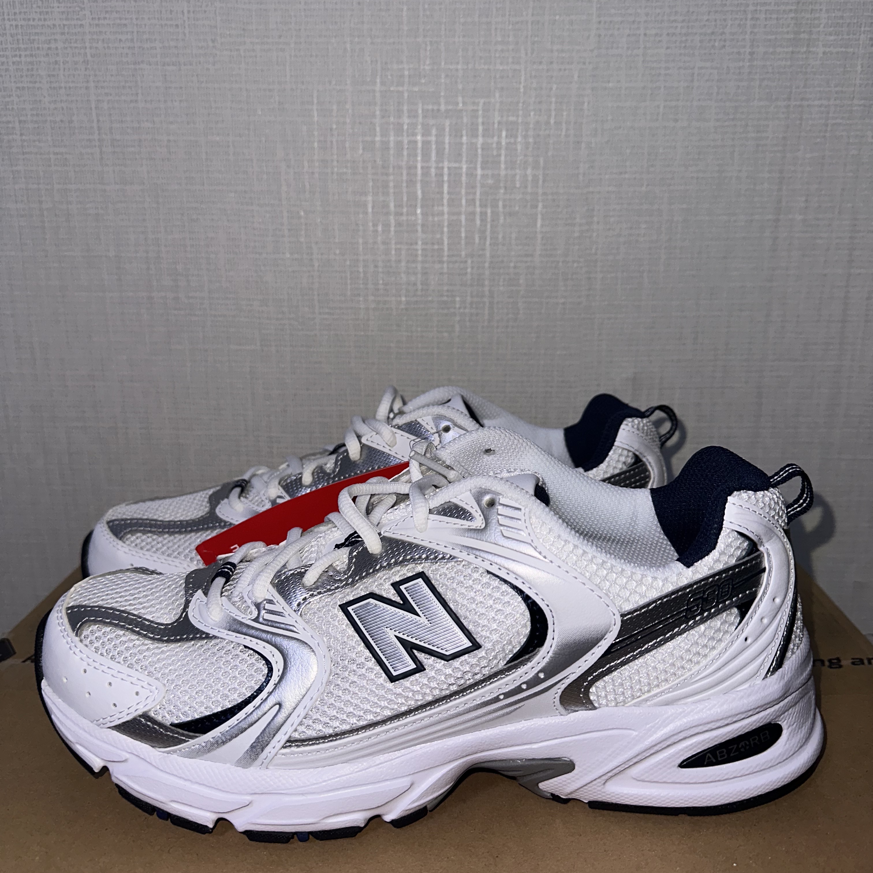 New Balance 530 White 착용 스타일