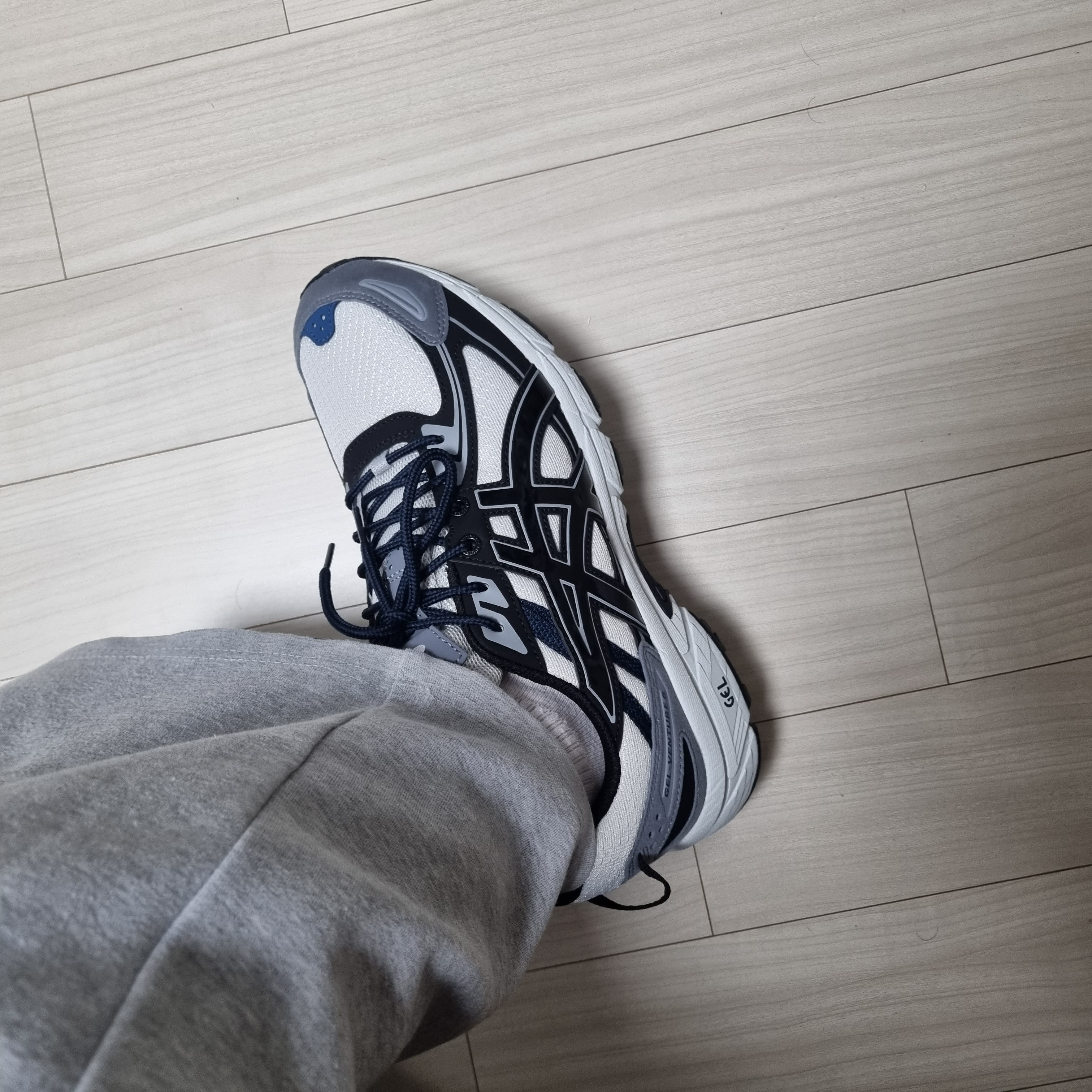 Asics Gel-Venture 6 SPS Glacier Grey 착용 스타일