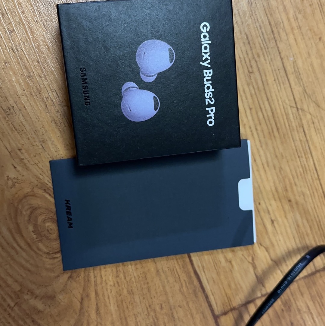 Samsung Galaxy Buds2 Pro Purple (Korean Ver.) 착용 스타일