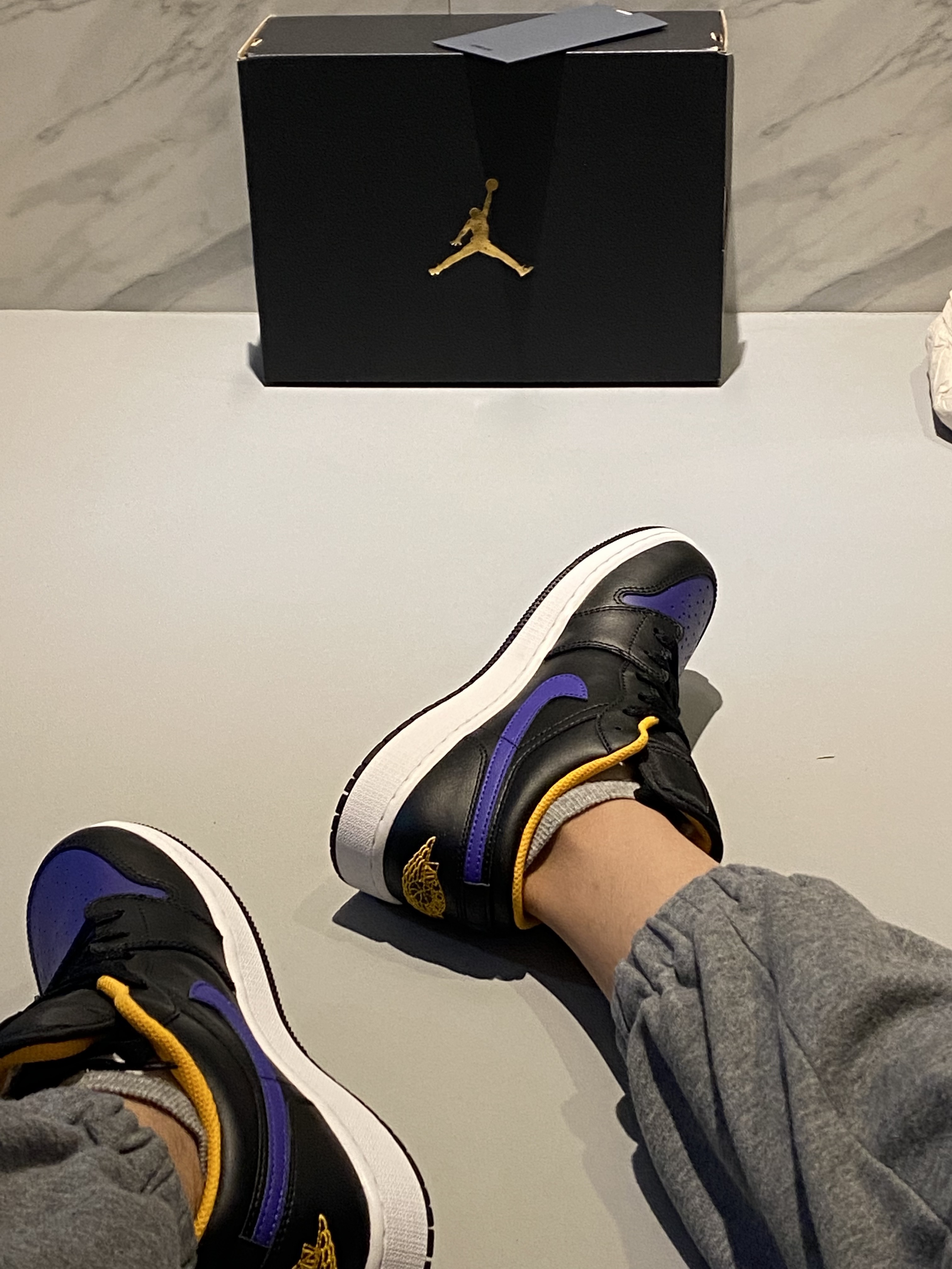 (GS) Jordan 1 Low Black Dark Concord 착용 스타일 - 5