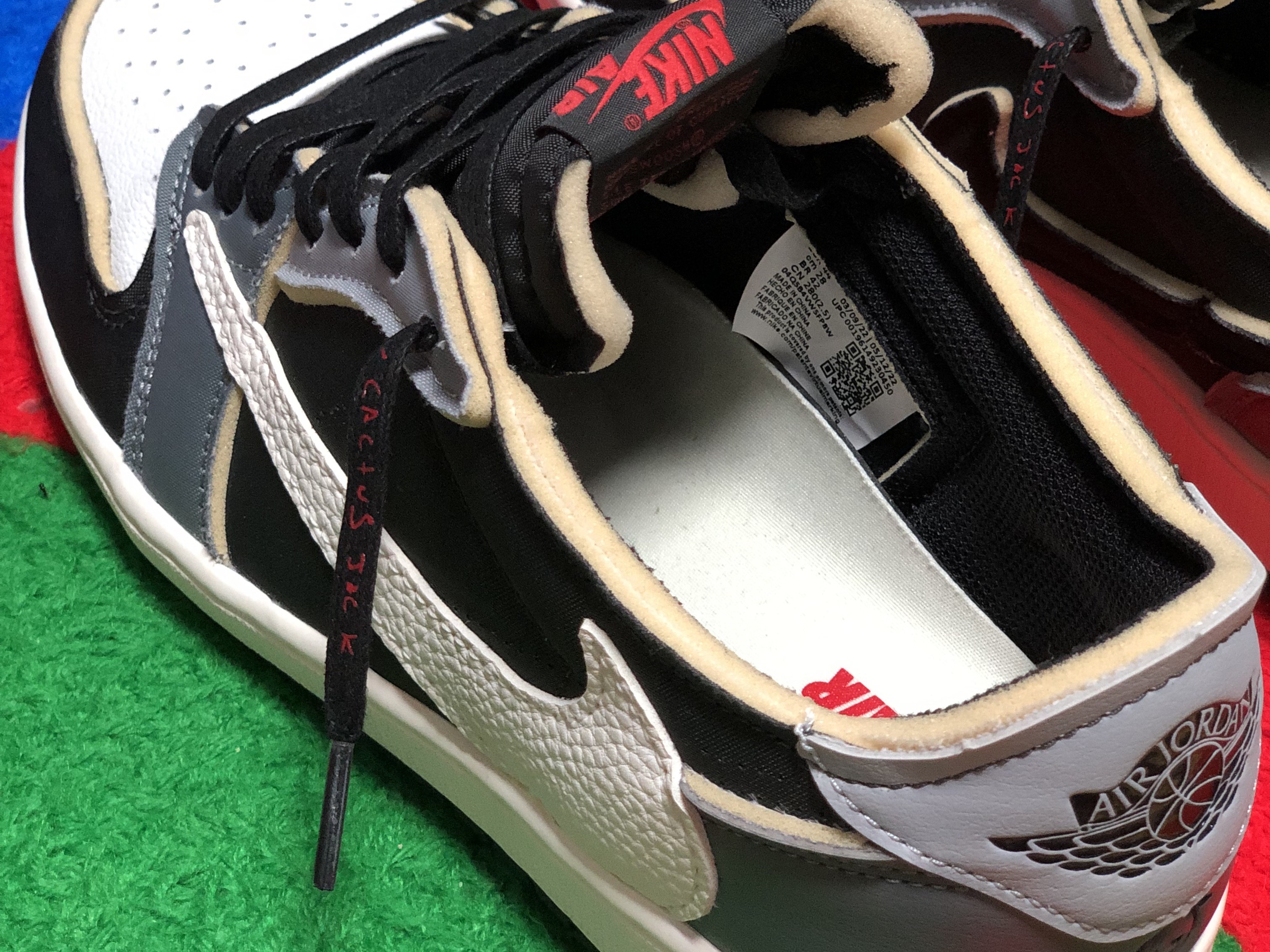 Jordan 1 Retro Low OG EX Black and Smoke Grey 착용 스타일 - 2