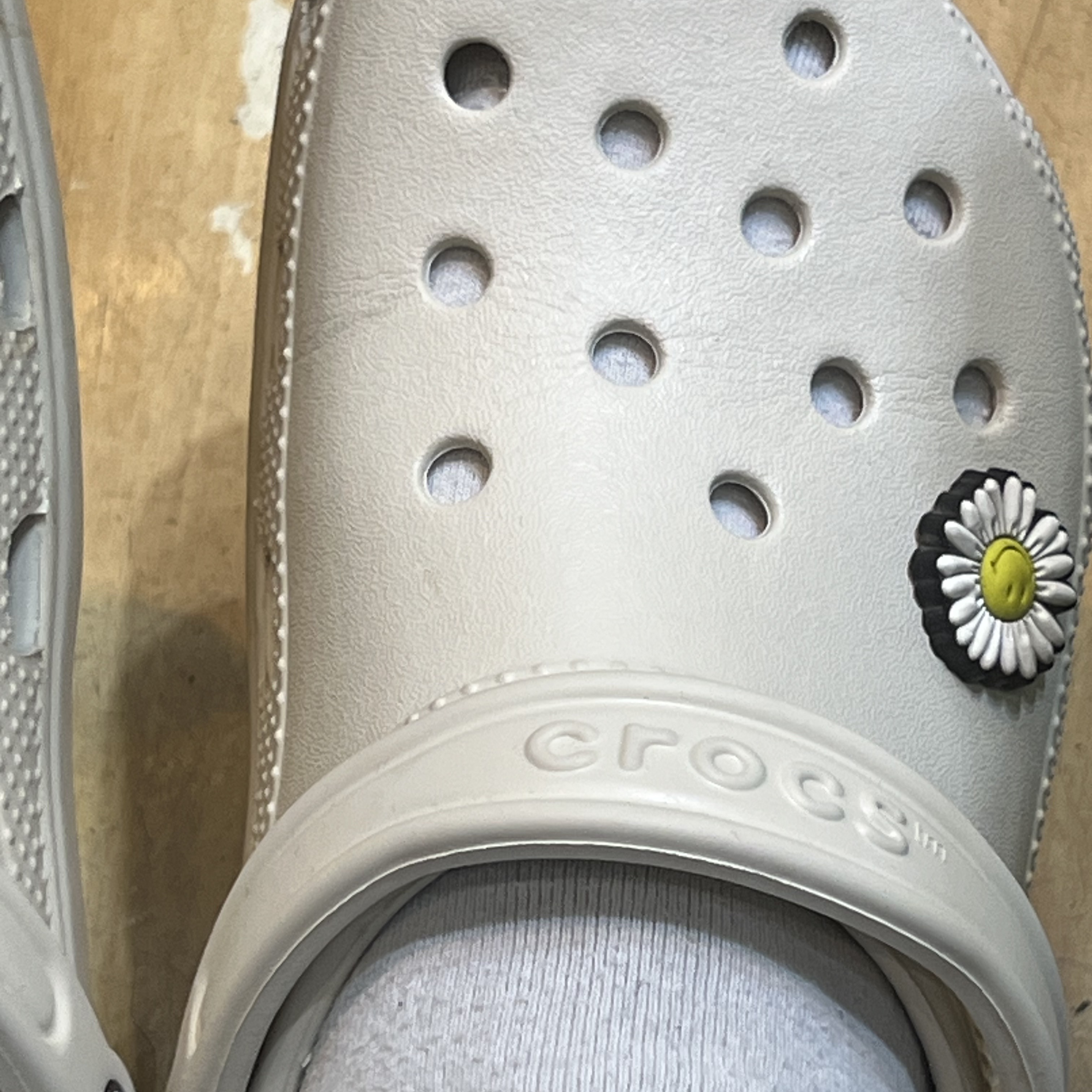 Crocs Classic Clog Stucco 착용 스타일
