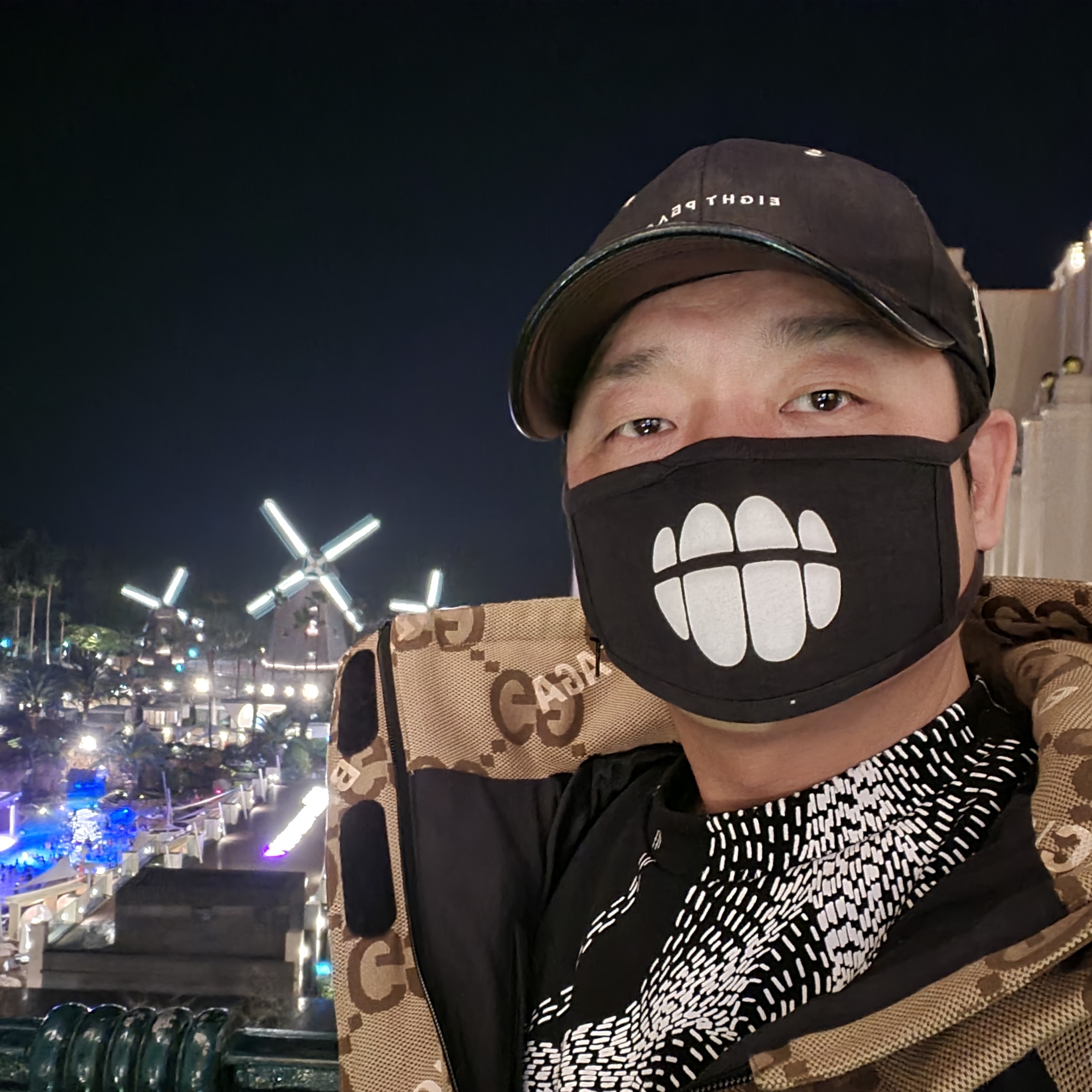 (W) 구찌 x 발렌시아가 해커 프로젝트 점보 GG 자켓 베이지 에보니 착용 스타일