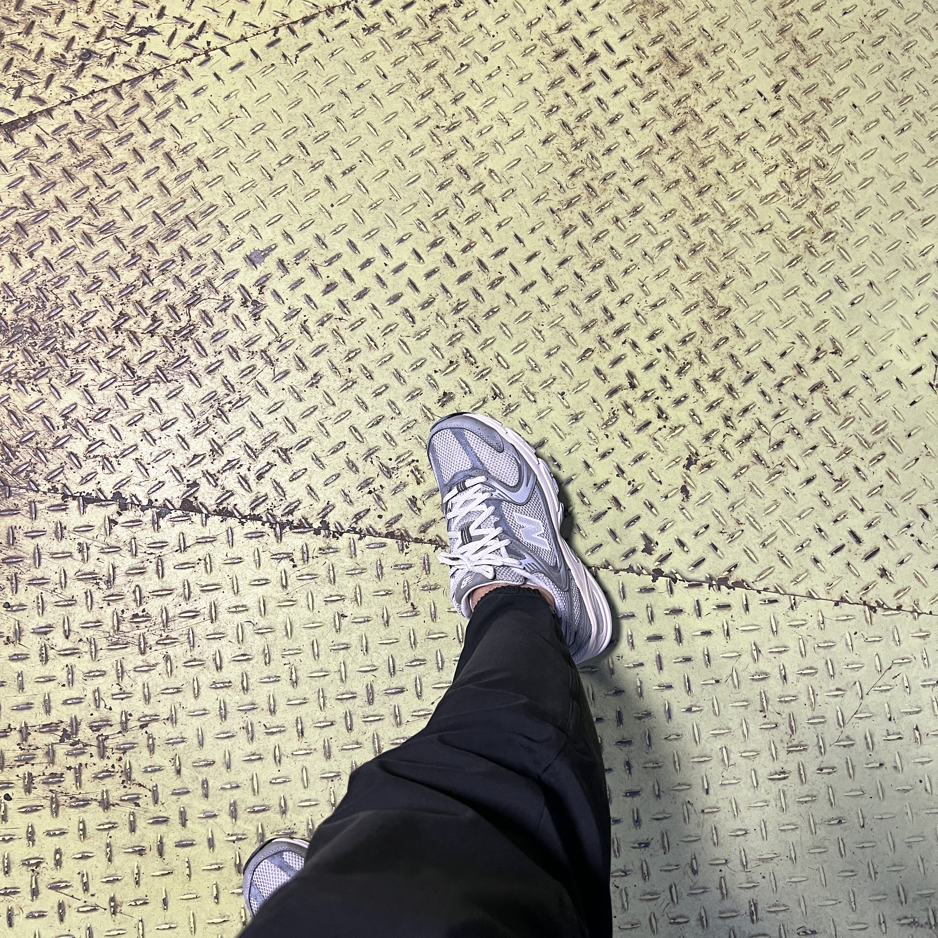 New Balance 530 Premium Vintage Grey Matter 착용 스타일