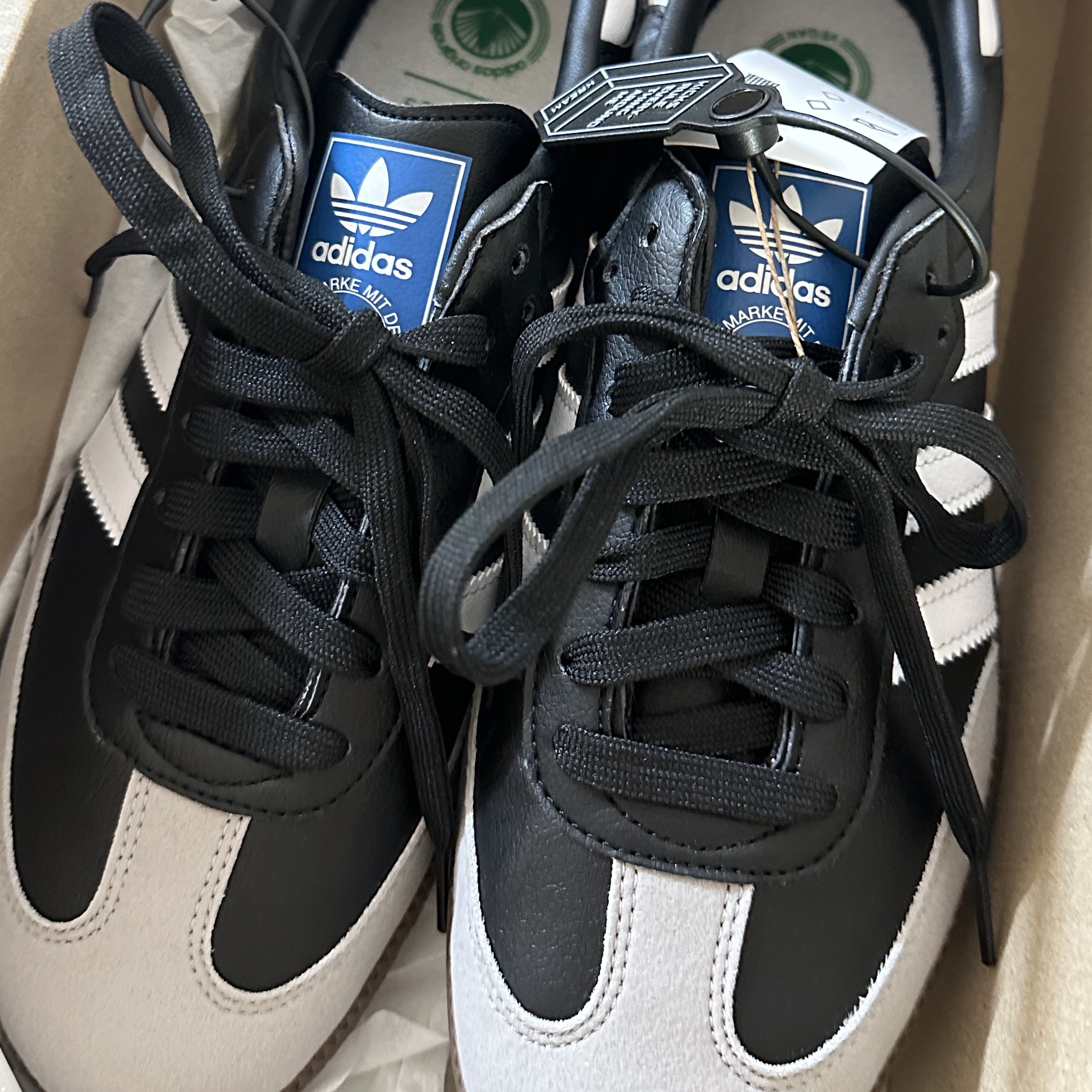 Adidas Samba Vegan Black White 착용 스타일 - 2