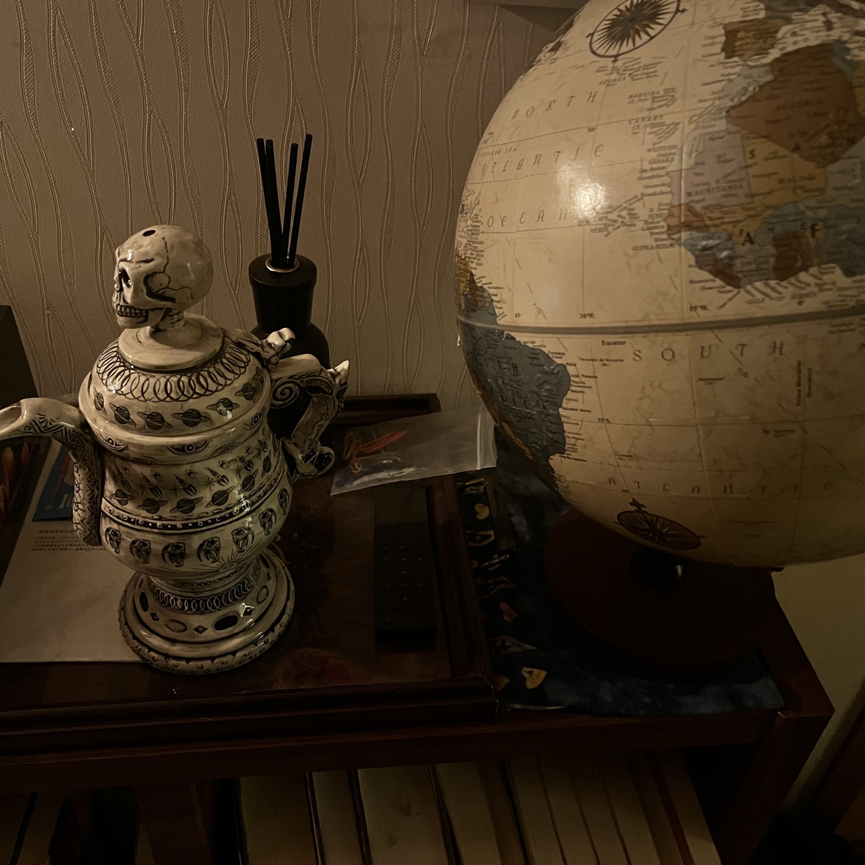 Neighborhood x Dr. Woo Meet Skull Head Incense Chamber Black 착용 스타일