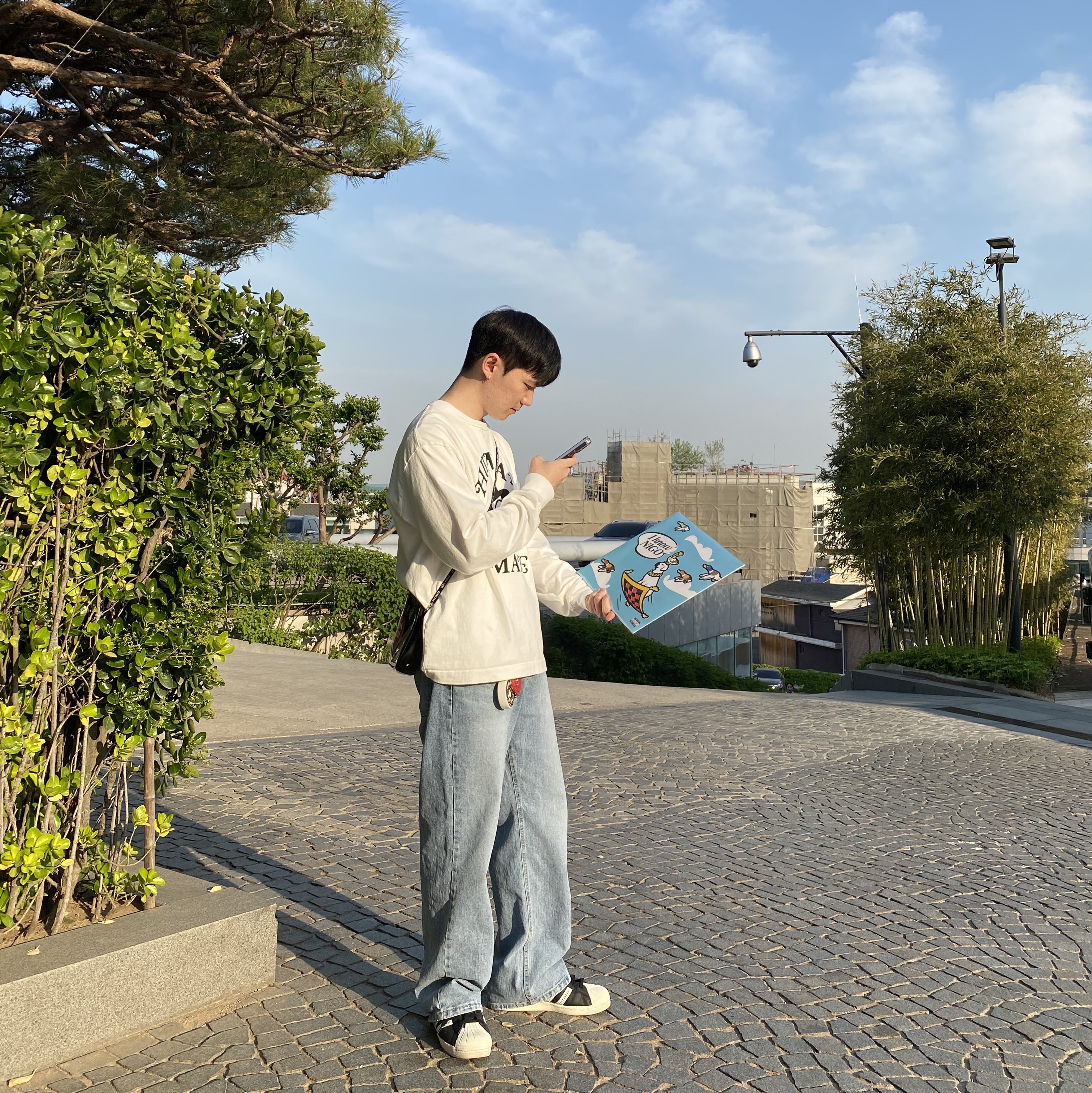 Human Made x Verdy Girls Don't Cry Valentine's Day L/S T-Shirt White, Nigo I Know Nigo LP 착용 스타일 - 1