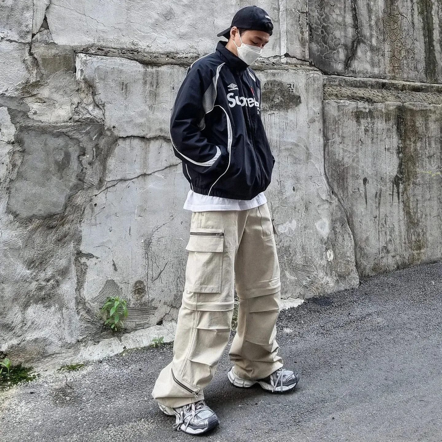 Balenciaga 3XL Sneakers Grey White Red, Supreme x Umbro Track Jacket Black - 22SS 착용 스타일 - 2