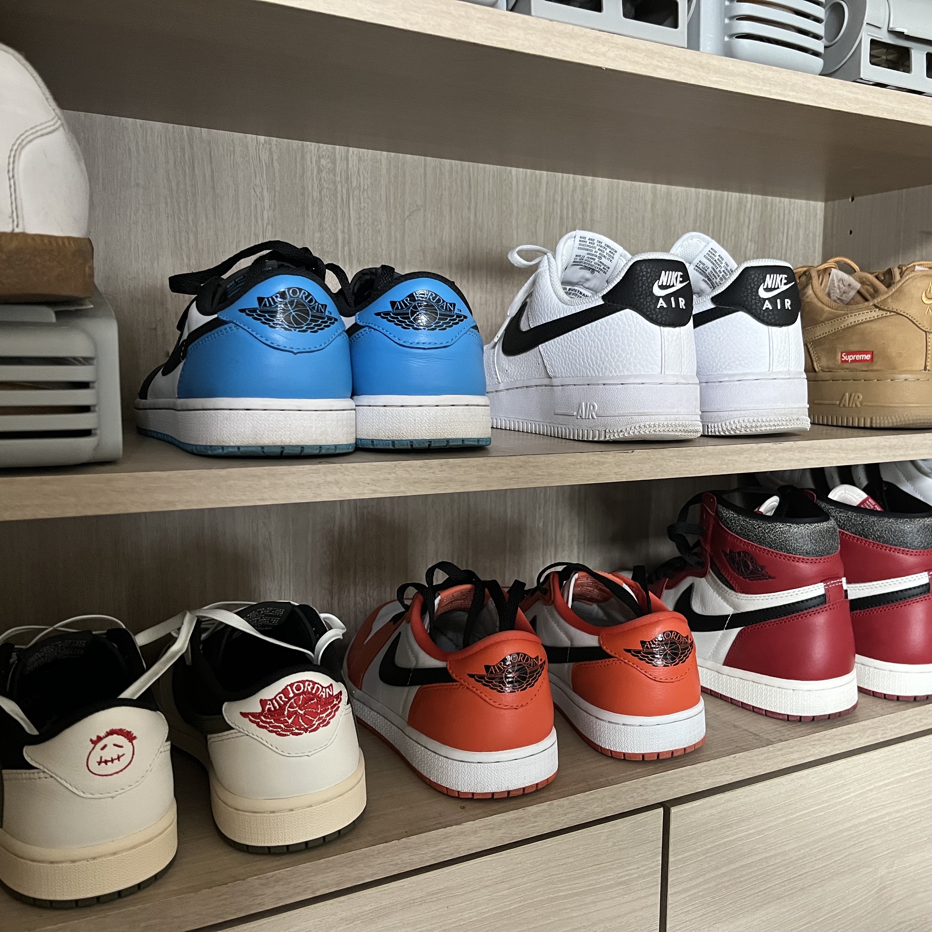 (W) Jordan 1 x Travis Scott Retro Low OG SP Medium Olive, Jordan 1 Low OG Starfish 착용 스타일