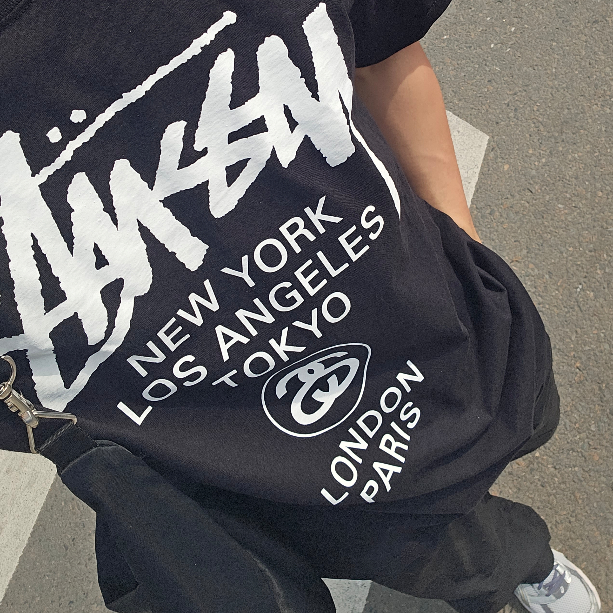 Stussy World Tour T-Shirt Black, Asics Gel-1130 Polar Shade Pure Silver 착용 스타일