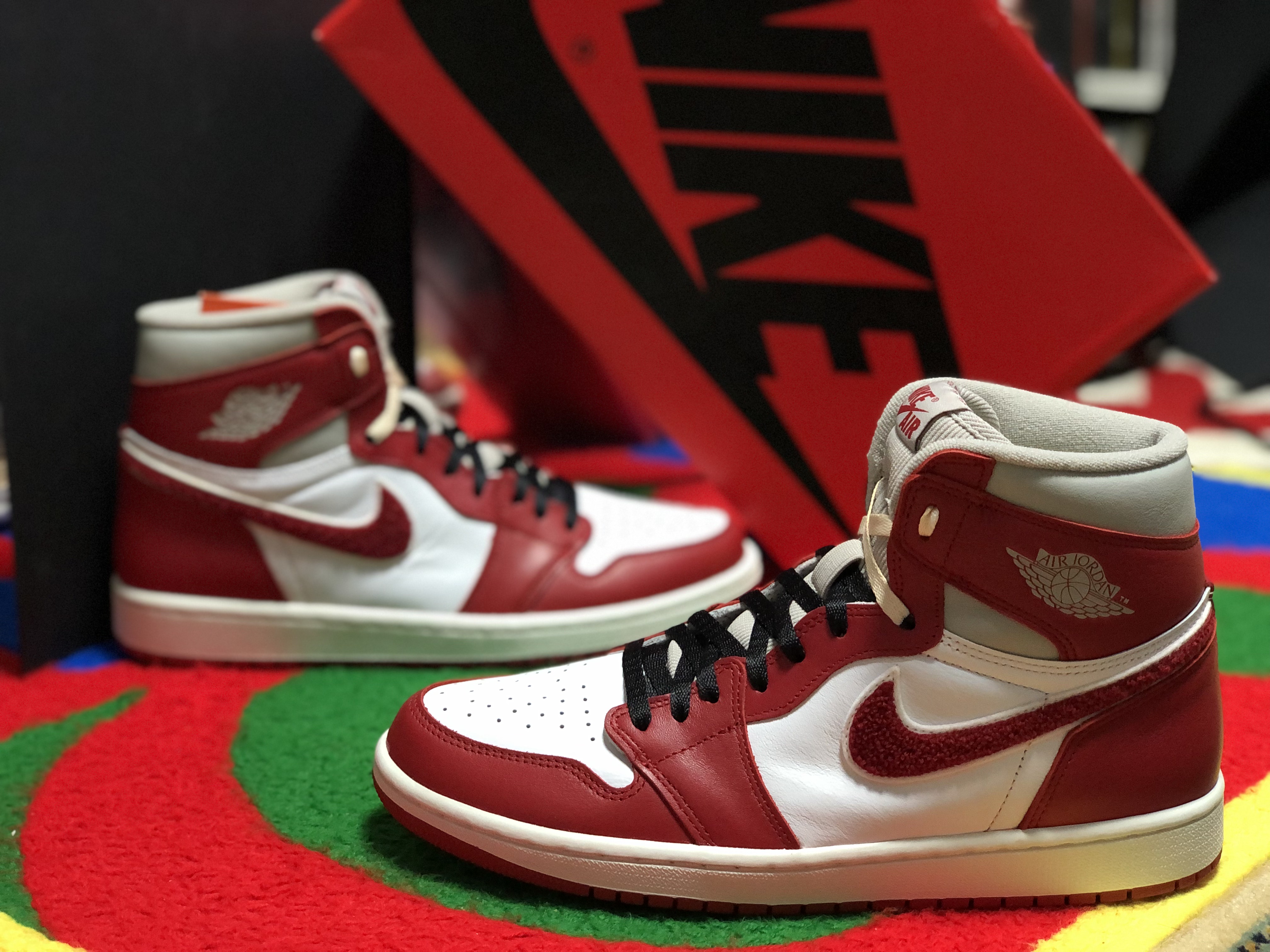 (W) Jordan 1 Retro High OG Varsity Red 착용 스타일