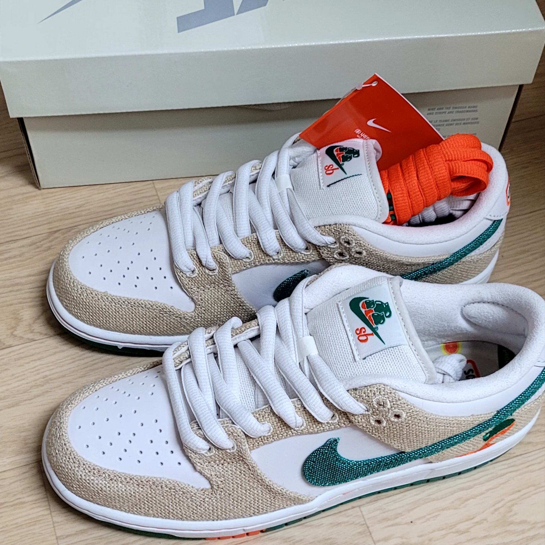 Nike x Jarritos SB Dunk Low Phantom and Malachite 착용 스타일 - 2