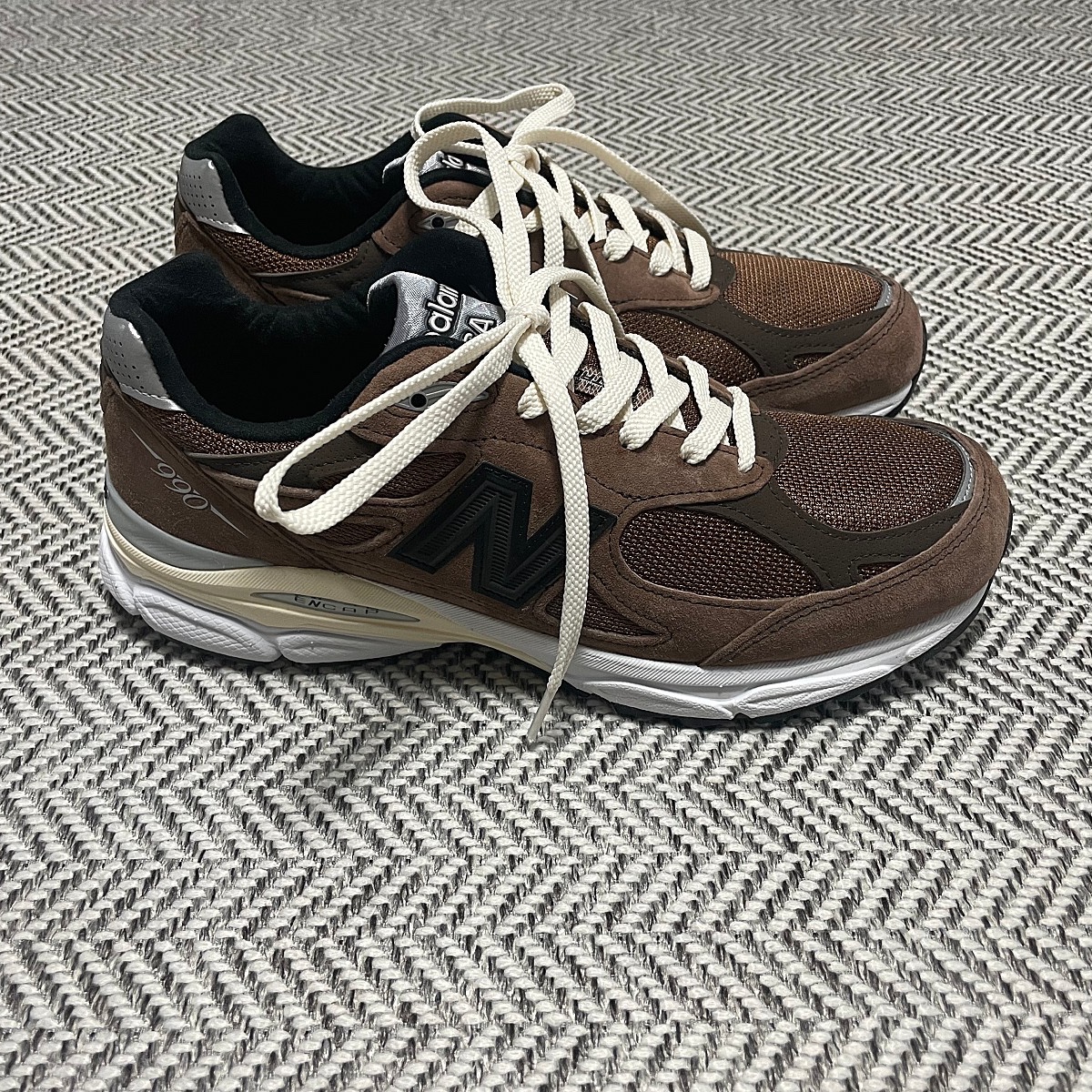 New Balance x JJJJound 990v3 Made in USA Montreal Brown 착용 스타일 - 2