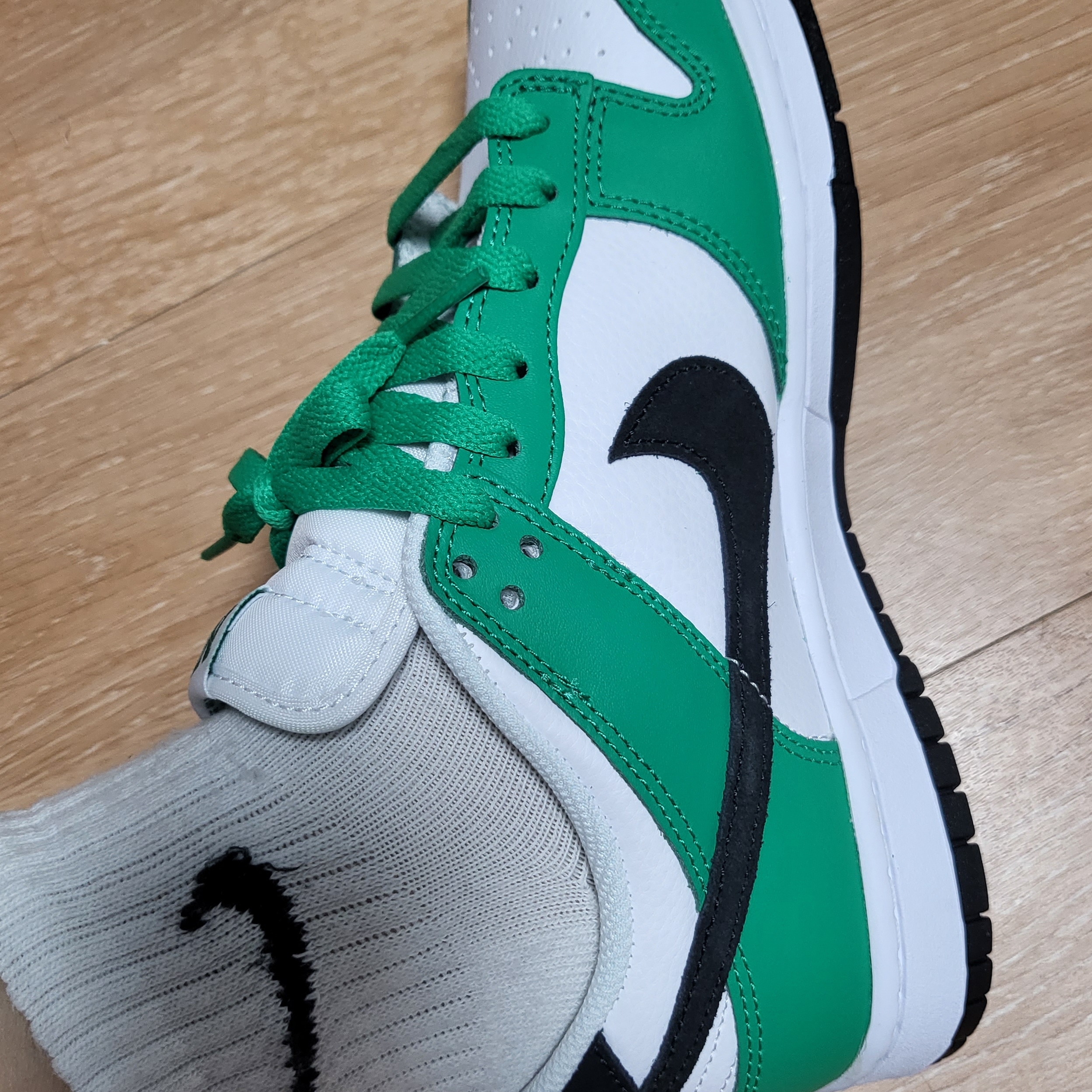 Nike Dunk Low White Green 착용 스타일