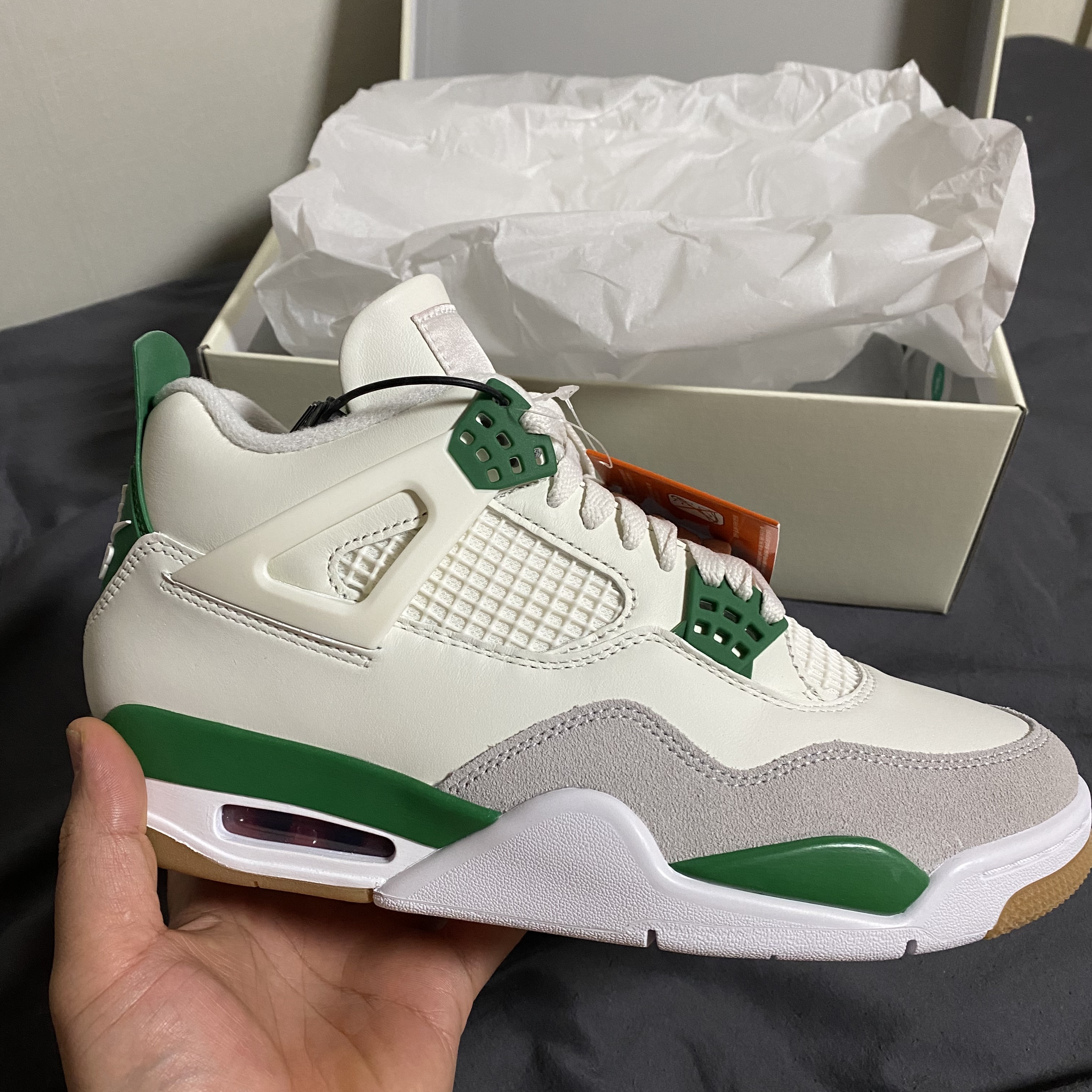Jordan 4 x Nike SB Retro SP Pine Green 착용 스타일