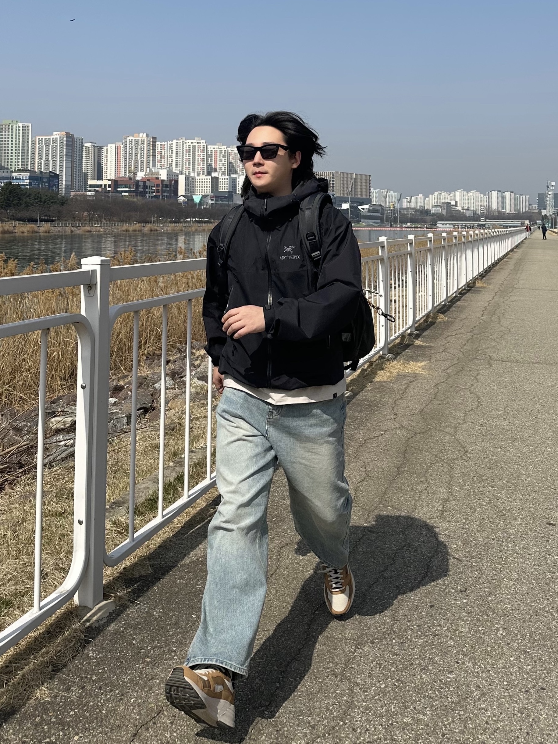 아크테릭스 베타 SL 하이브리드 자켓 블랙 착용 스타일 - 1