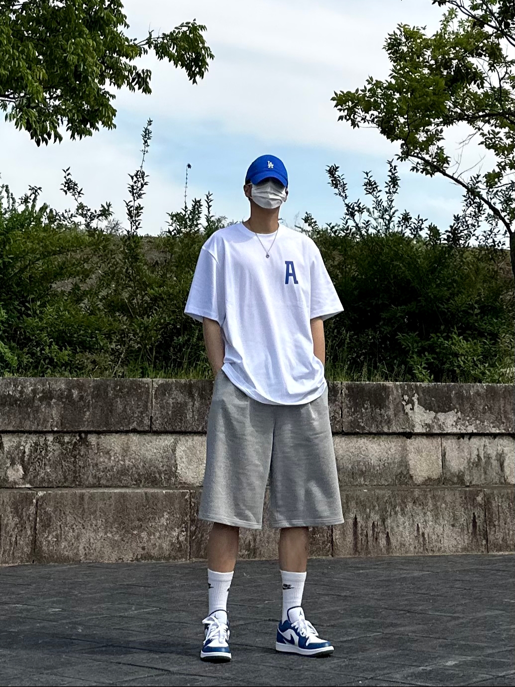 (W) Jordan 1 Low White Dark Marina Blue 착용 스타일 - 3