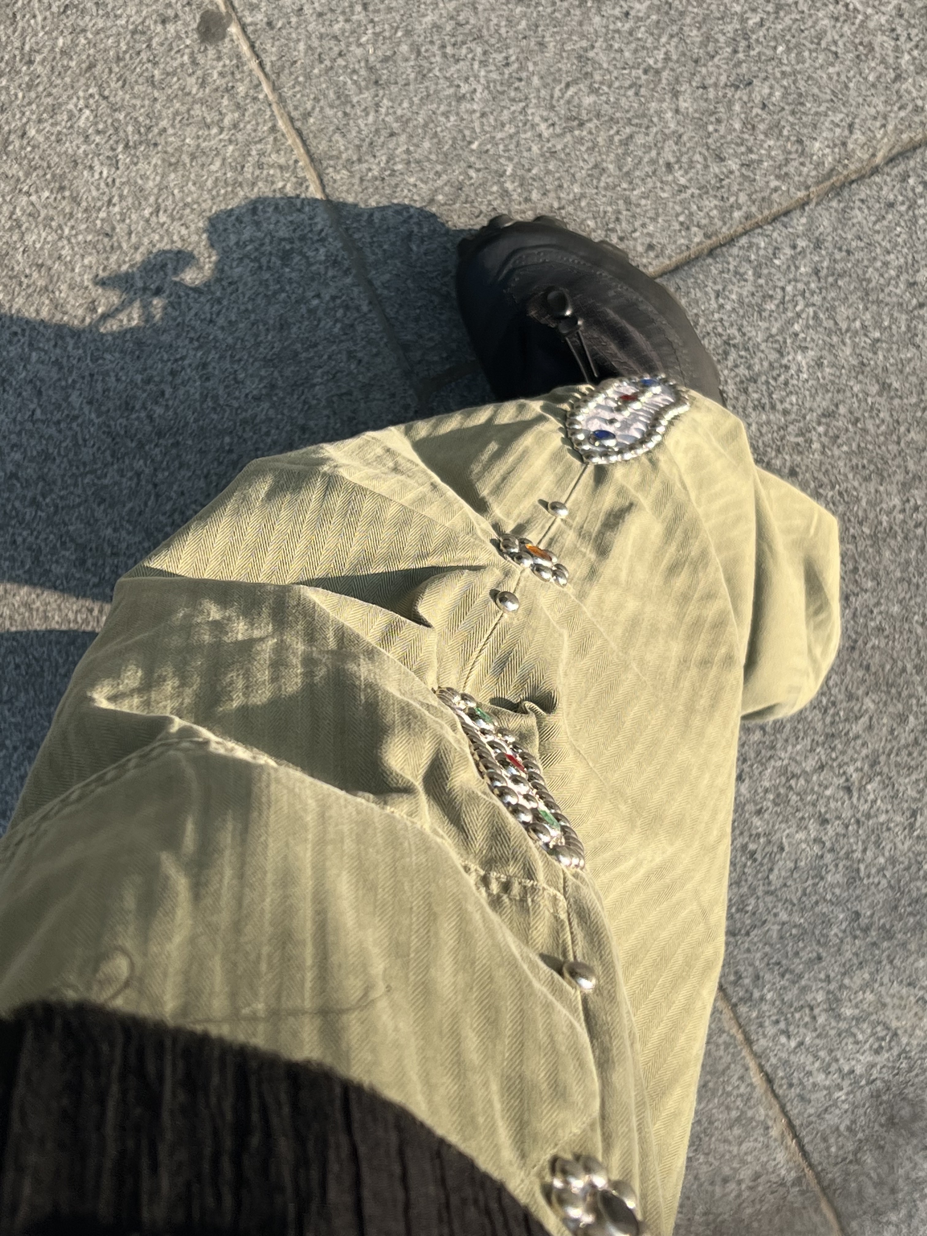 Salomon x MM6 Maison Margiela Cross Low Black, Kapital Sulfurized Herringbone Easy Baker Pants Studs Remake Khaki 착용 스타일 - 1