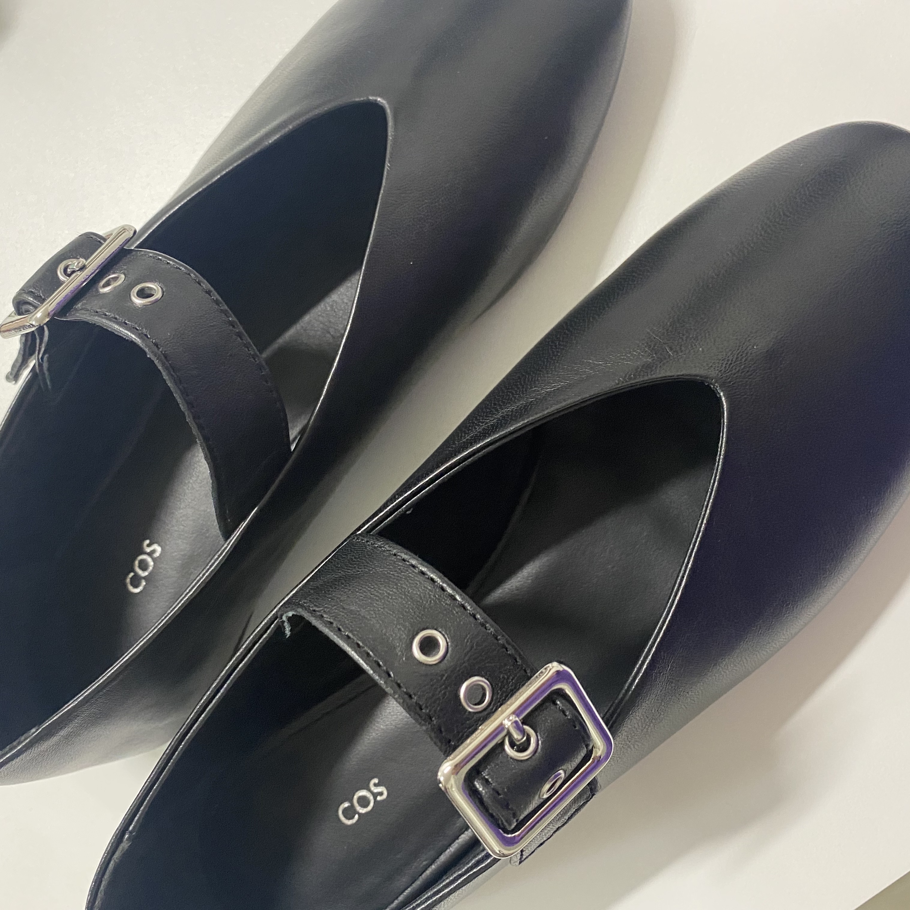 (W) COS Leather Mary Jane Flats Black 착용 스타일 - 1