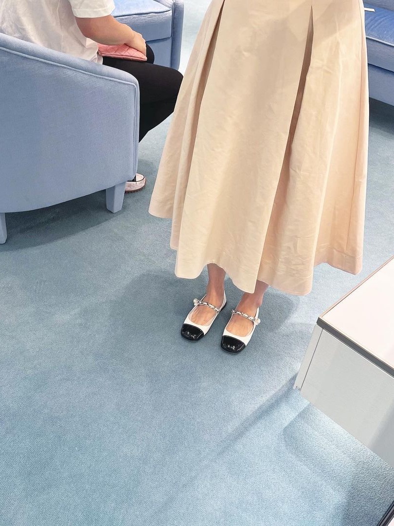 (W) Miu Miu Patent Leather Ballerinas White Black, (W) Miu Miu Patent Leather Ballerinas Black White 착용 스타일